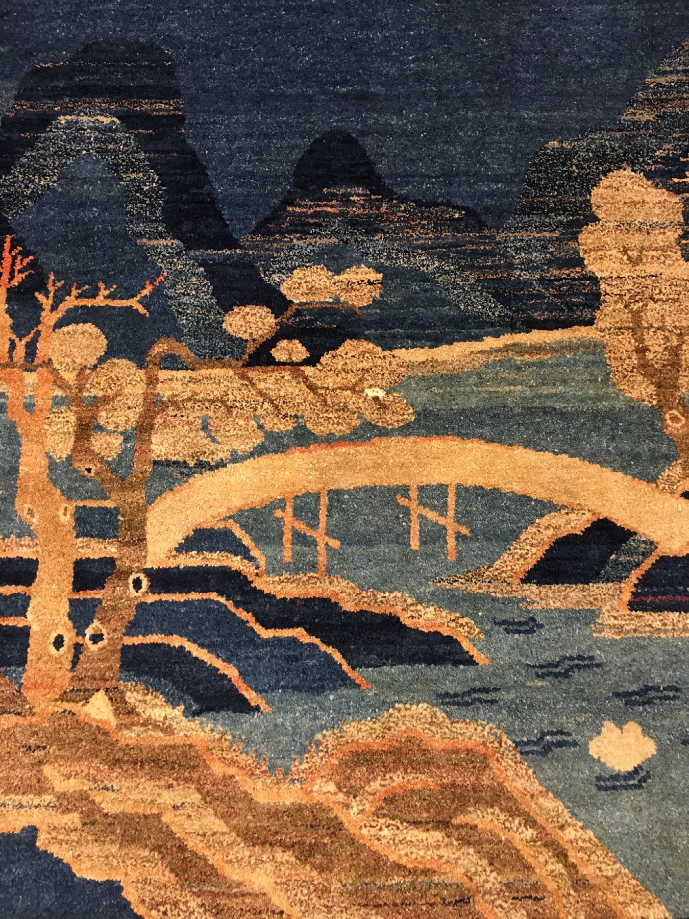 Detail d: Seltener Pao Tao "Bildteppich" antik, Nordostchina, um 1900, Wolle geknüpft auf Baumwolle. Großformatiger Pao Tao mit chinesischer ...