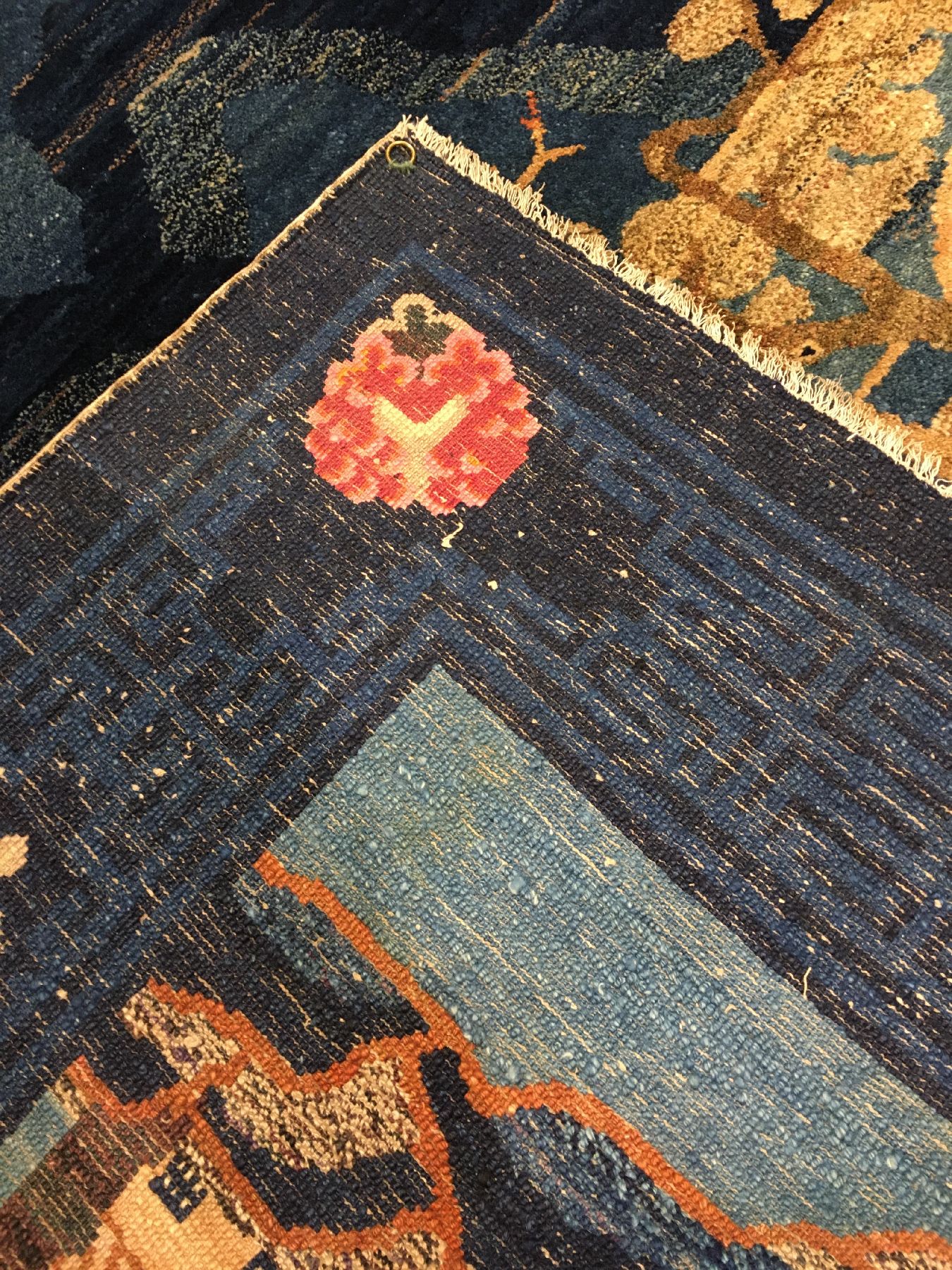 Detail h: Seltener Pao Tao "Bildteppich" antik, Nordostchina, um 1900, Wolle geknüpft auf Baumwolle. Großformatiger Pao Tao mit chinesischer ...