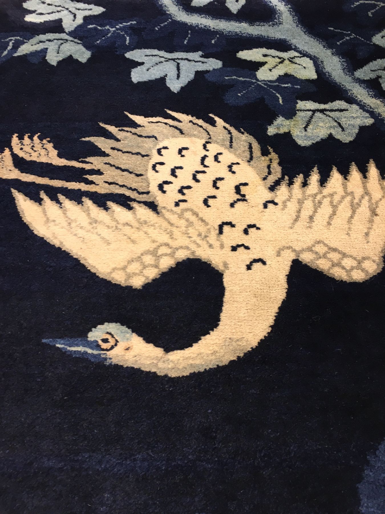 Detail e: Pao Tao "Bildteppich" antik, Nordostchina, um 1900, Wolle geknüpft auf Baumwolle. Dekorativer chinesischer Wandbehang mit Storch und Reh ...