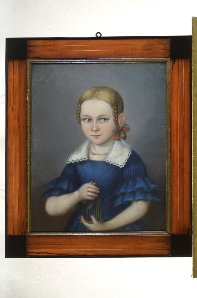 Detail k: Biedermeierporträt, deutsch, Mitte, 19. Jh., Pastell, Mädchen mit Vogelkäfig, auf Papier, schöner Biedermeierrahmen mit dunklen Ecken, unter ...