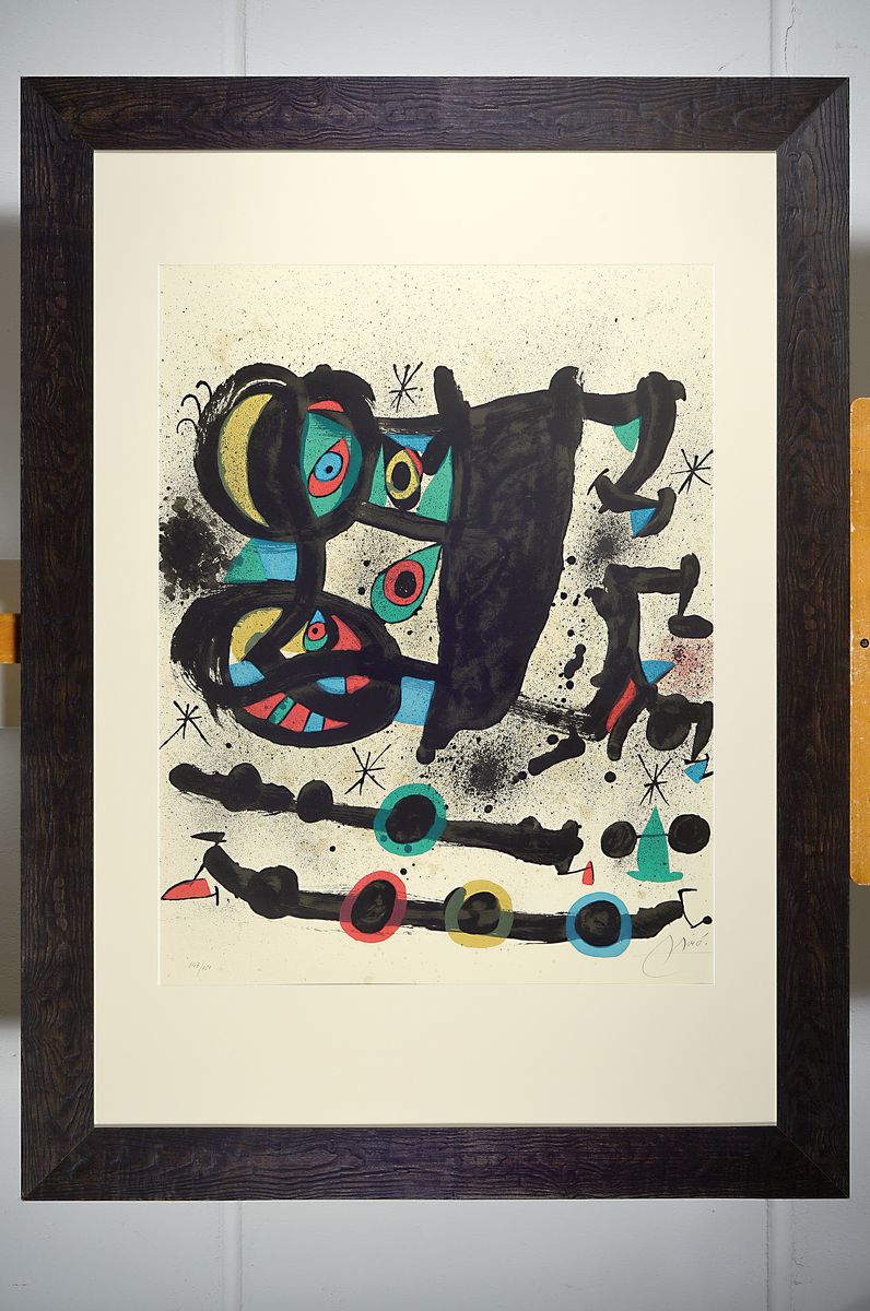 Detail k: Joan Miro, 1893 - 1983, Farblithografie auf Velin, handsigniert mit Bleistift und rechts, num. 147/150, Blattgr. 73.7 x 56.5 cm, unter Glas, Rahmen, ...