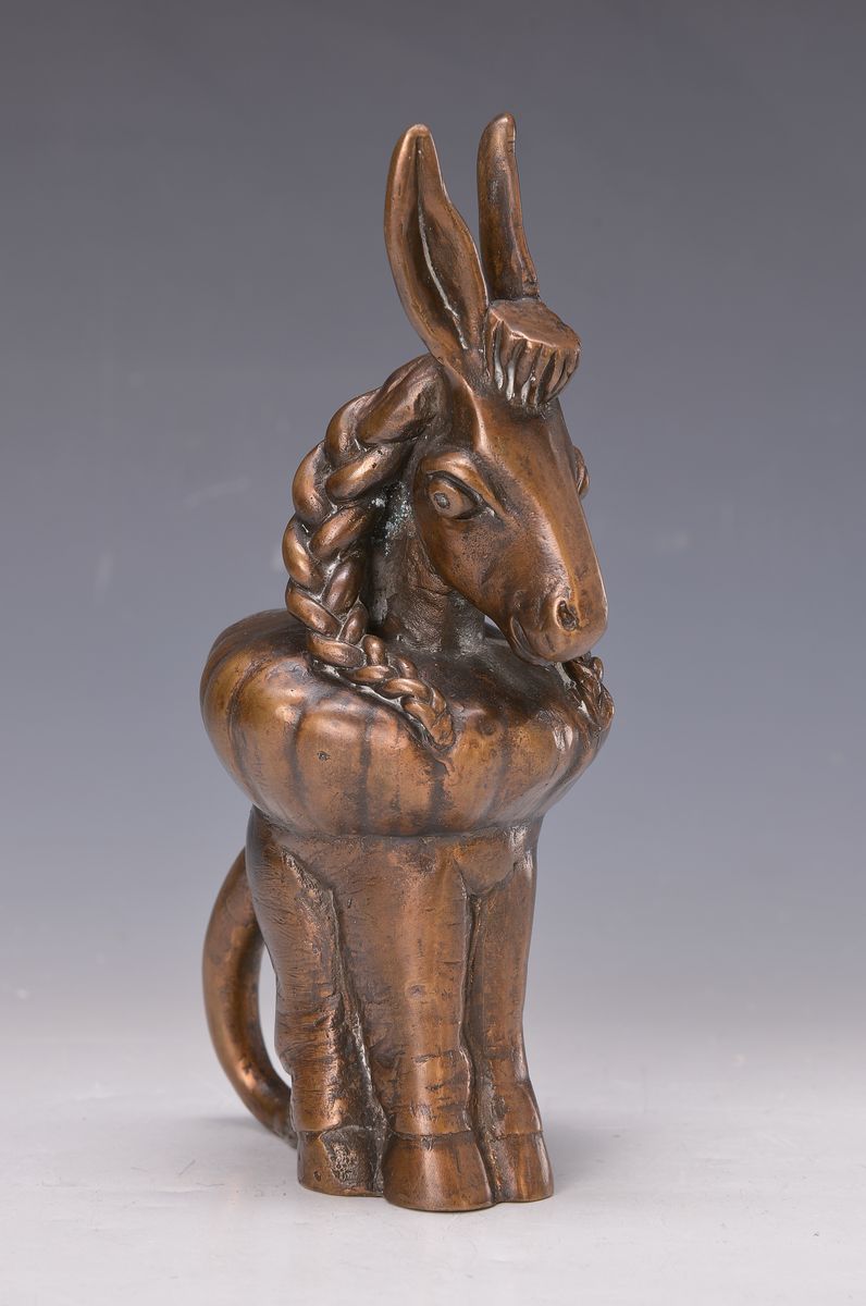 Detail k: Gernot Rumpf, geb. 1941, Bronzeskulptur, kleiner Esel mit Zöpfen, monogrammiert, Unikatcharakter, da im Wachsausschmelzverfahren (verlorene Form) ...