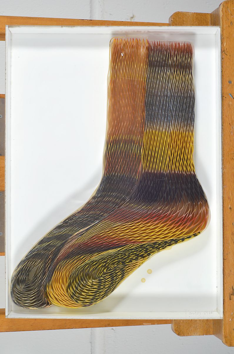 Detail k: Pavlos Dionyssopoulos, geb. 1930, Papierkonstruktion in Holz-Plexiglasbox, bunte dreidimensionale Papierarbeit, vielfach gefaltet, in original ...