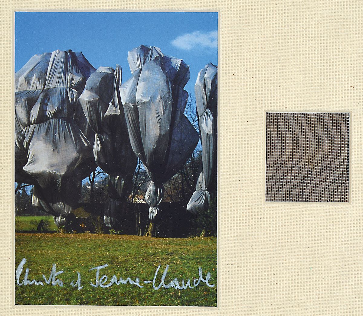 Christo, 1935 - 2020, "Wrapped Trees Switzerland", signiert, mit orig. Stoffstück aus dem Projekt, Unikatcharakter, 26 x 22 cm, unter ...