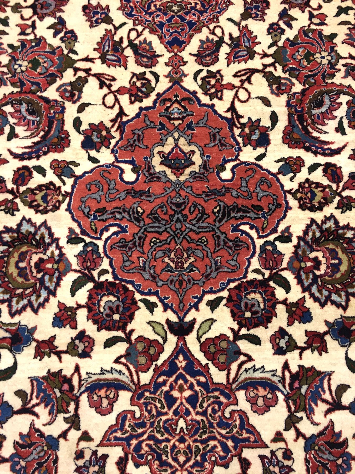 Detail d: Feiner Esfahan alt, Zentralpersien, um 1930, Korkwolle geknüpft auf Baumwolle. Bemerkenswert fein und sauber geknüpfter Esfahan in erstklassiger ...