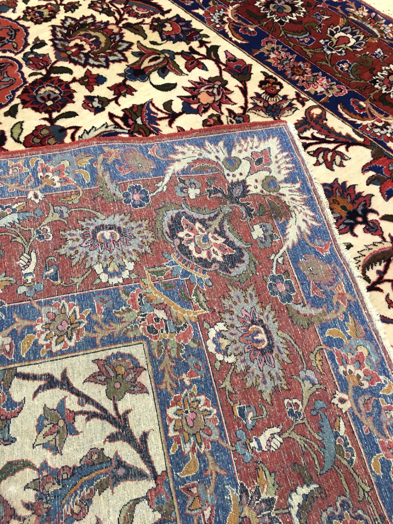 Detail h: Feiner Esfahan alt, Zentralpersien, um 1930, Korkwolle geknüpft auf Baumwolle. Bemerkenswert fein und sauber geknüpfter Esfahan in erstklassiger ...