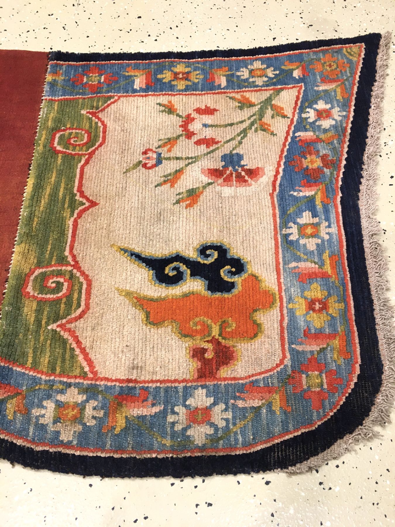 Detail e: Seltener Schigatse "Makden" alt, Südtibet, um 1920, Wolle geknüpft auf Wolle. Tibetische Sattelauflage mit ausdrucksstarken Naturfarben. ...