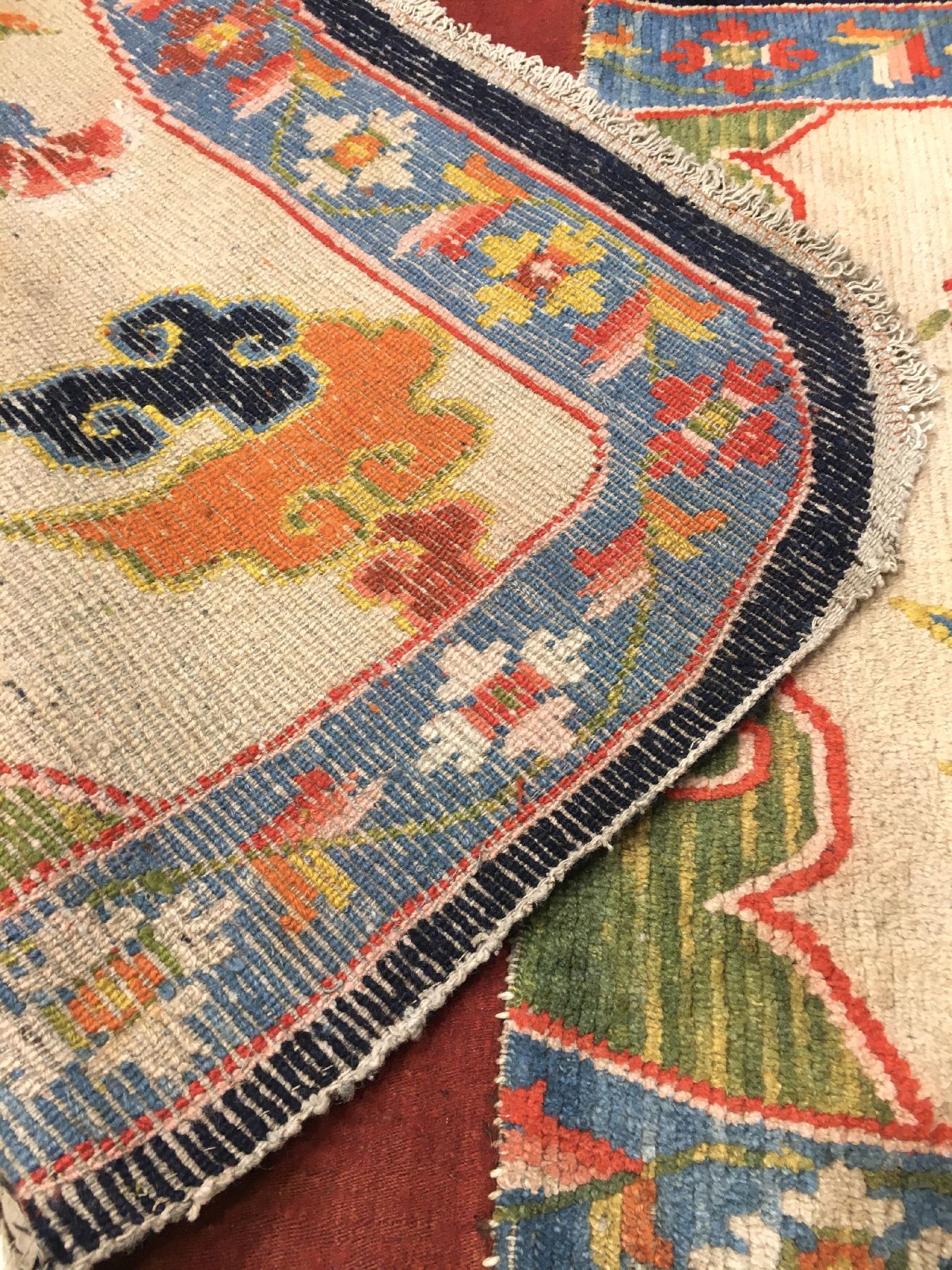 Detail f: Seltener Schigatse "Makden" alt, Südtibet, um 1920, Wolle geknüpft auf Wolle. Tibetische Sattelauflage mit ausdrucksstarken Naturfarben. ...