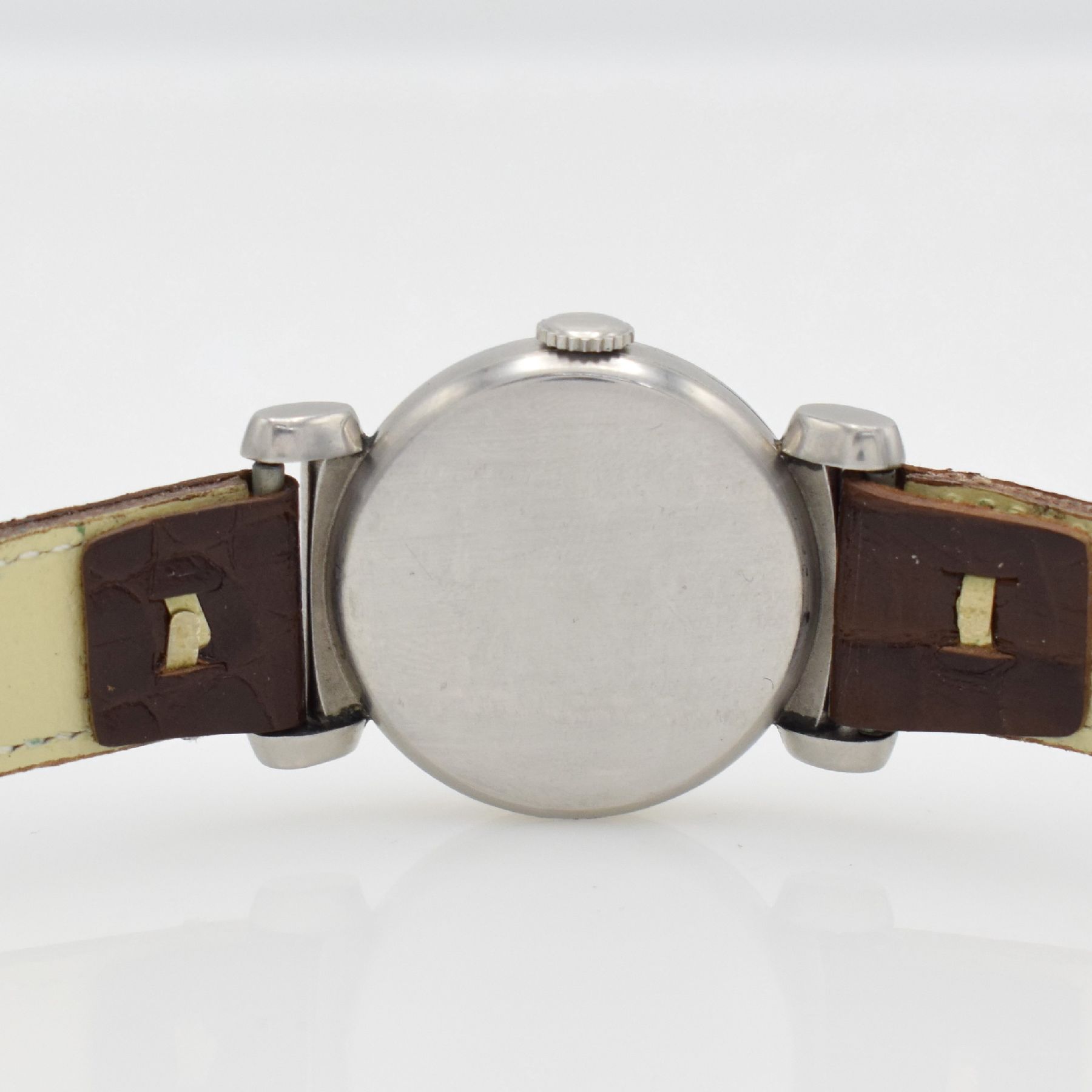 Detail h: OMEGA Armbanduhr mit ausgefallenen Bandanstößen in Stahl, Schweiz um 1940, Handaufzug, unpoliertes Geh., Boden & Glasrand aufgedr., silb. ...