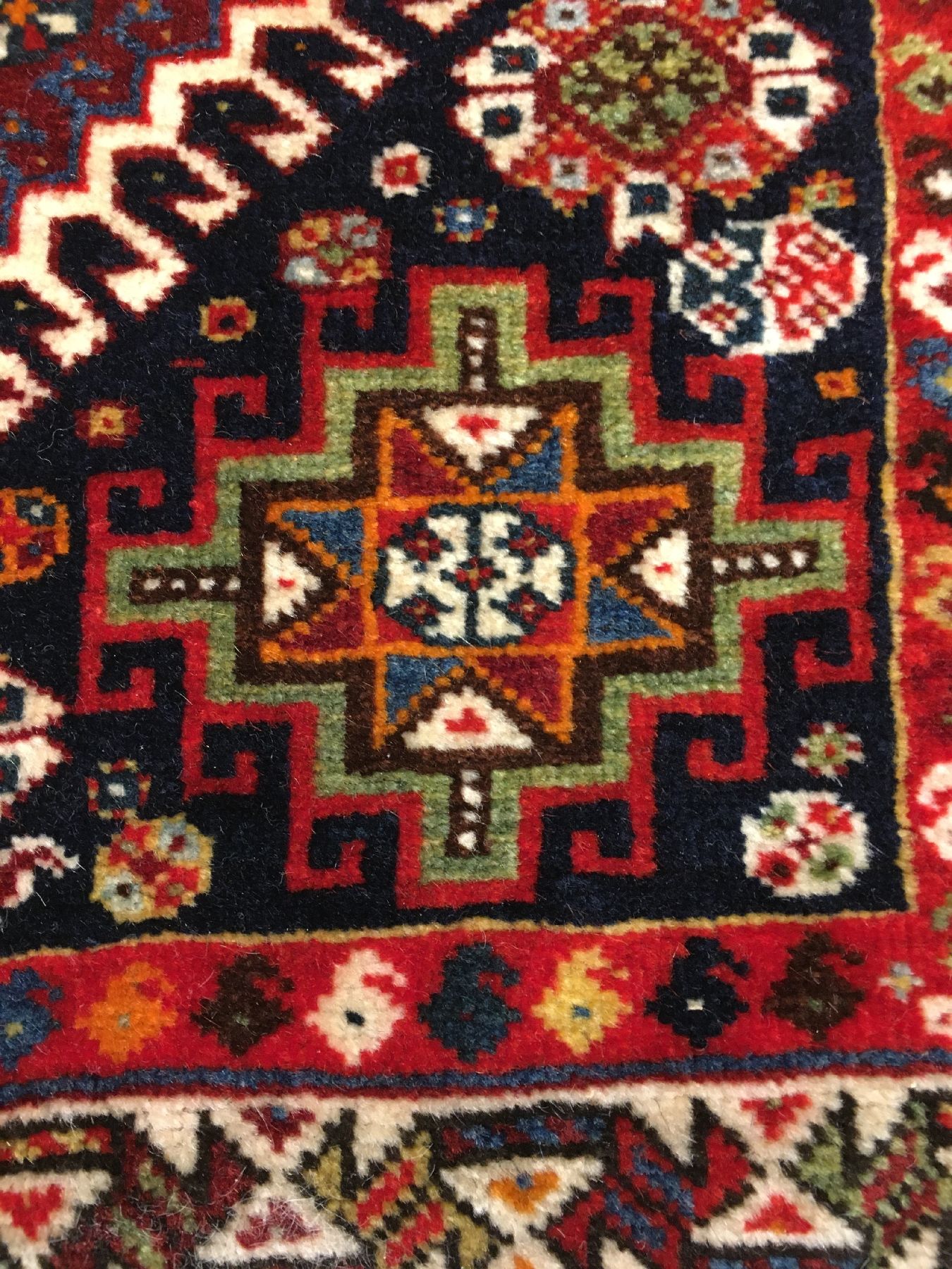 Detail d: Sehr feine Gaschgai "Doppeltasche" antik, Südwestpersien Fars-Gebiet, Ende 19.Jhd., Flaumwolle geknüpft auf Wolle. Bemerkenswert sehr ...