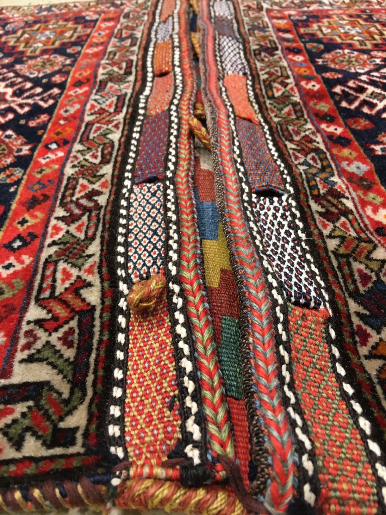 Detail e: Sehr feine Gaschgai "Doppeltasche" antik, Südwestpersien Fars-Gebiet, Ende 19.Jhd., Flaumwolle geknüpft auf Wolle. Bemerkenswert sehr ...