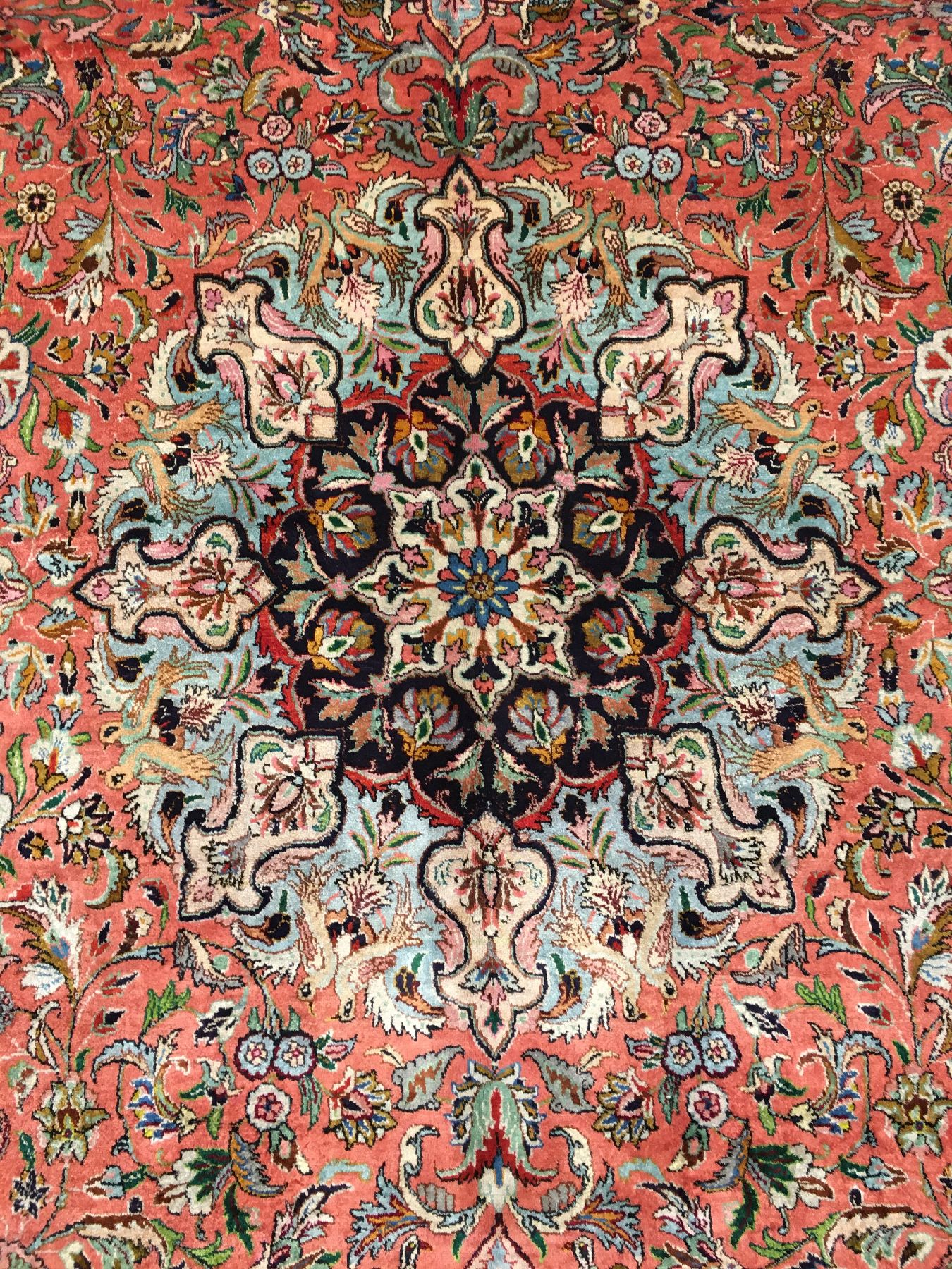 Detail f: Feiner Seiden Täbriz "Faraji" alt (Signiert), Nordwestpersien, um 1950/1960, reine Naturseide. Feiner Täbriz in reiner glanzreicher ...