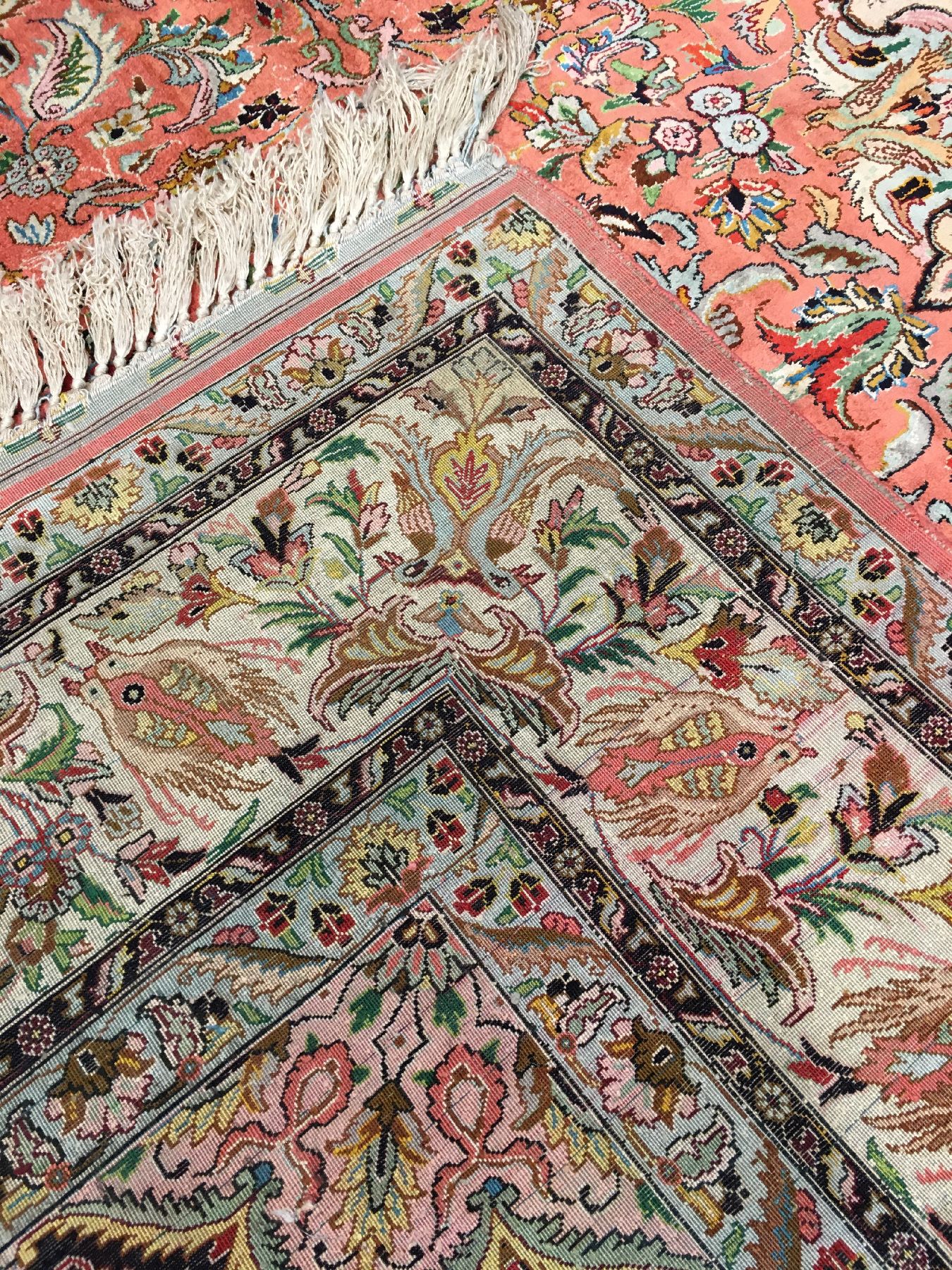 Detail h: Feiner Seiden Täbriz "Faraji" alt (Signiert), Nordwestpersien, um 1950/1960, reine Naturseide. Feiner Täbriz in reiner glanzreicher ...