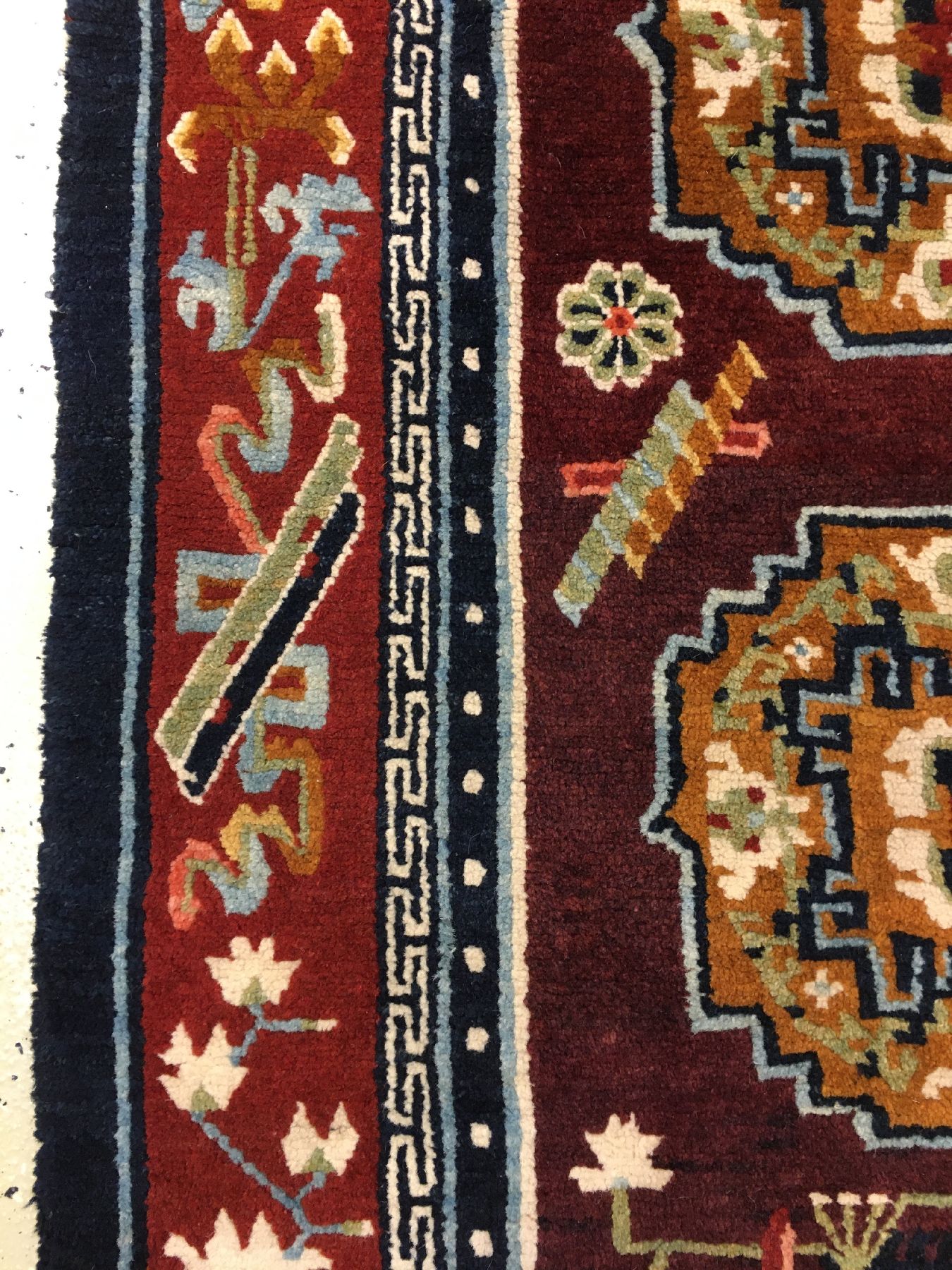 Detail e: Schigatse "Khaden-Meditationsteppich" alt, Südtibet, um 1920, Wolle geknüpft auf Wolle. Klassischer Khaden Meditierteppich mit ...