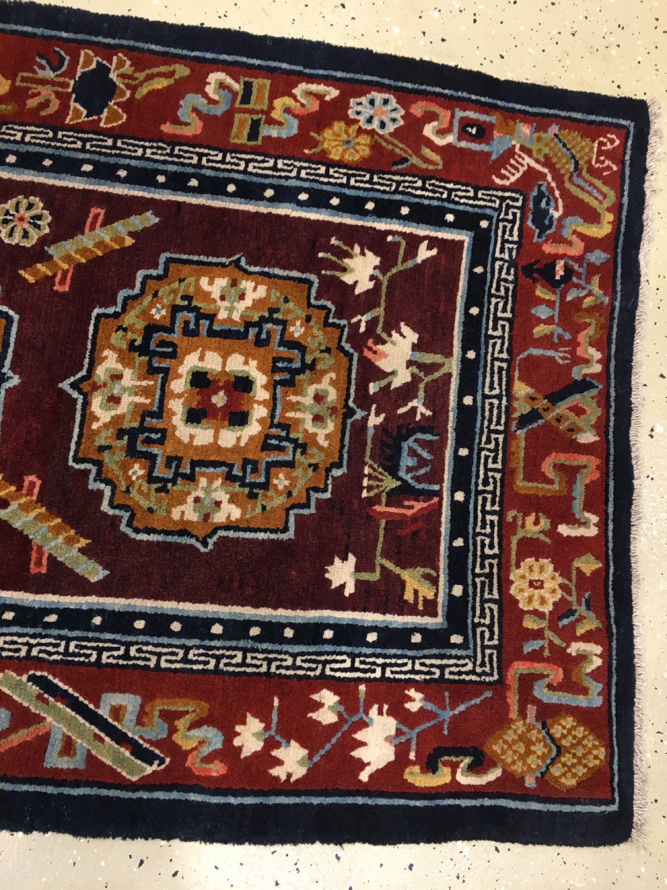 Detail g: Schigatse "Khaden-Meditationsteppich" alt, Südtibet, um 1920, Wolle geknüpft auf Wolle. Klassischer Khaden Meditierteppich mit ...