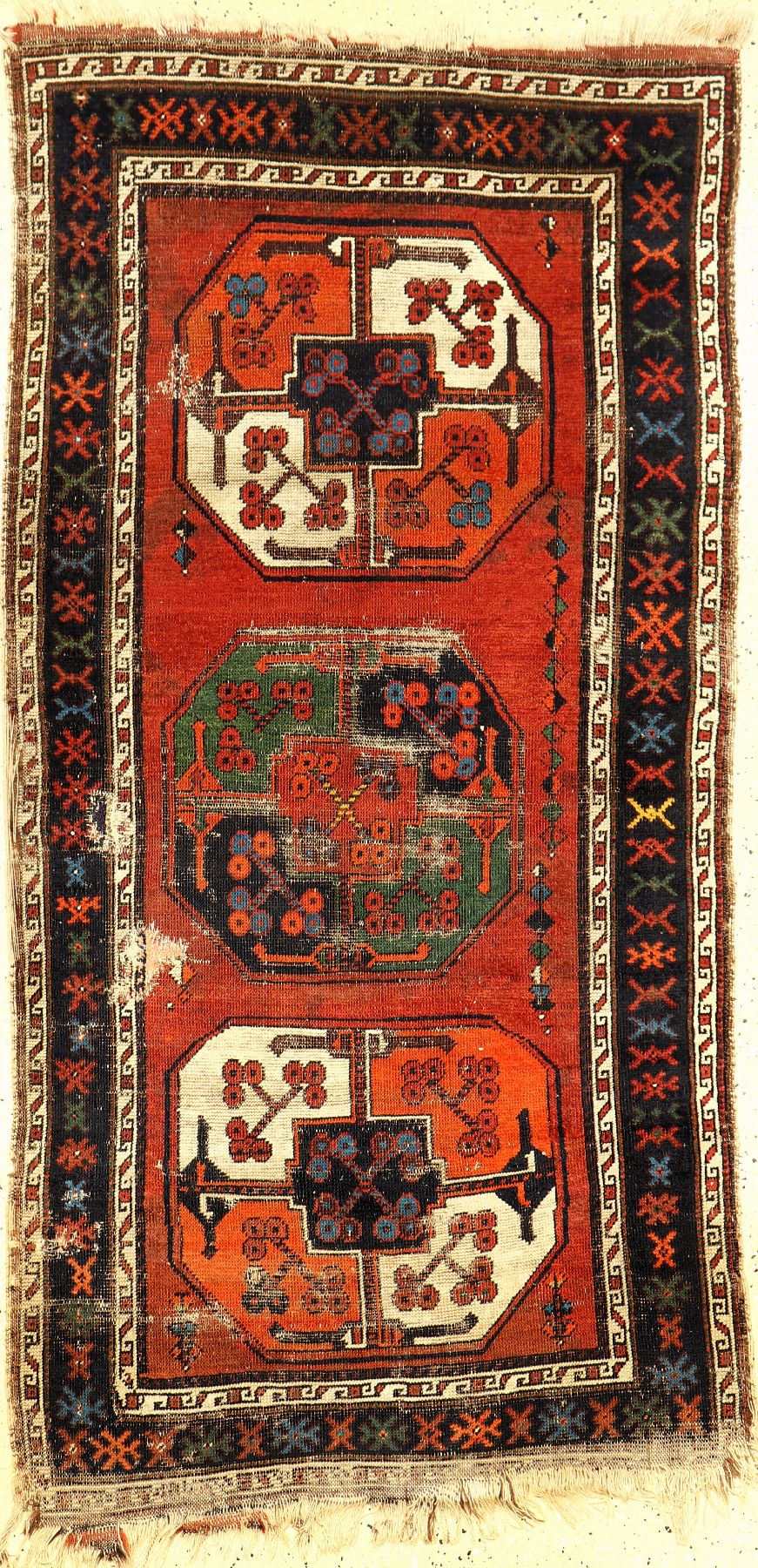 Seltener Belutsch mit turkmenischen Einflüssen antik (Gülli Gül), Nordostpersien, 19.Jhd., Wolle geknüpft auf Wolle. Rarer kleiner und farbiger ...