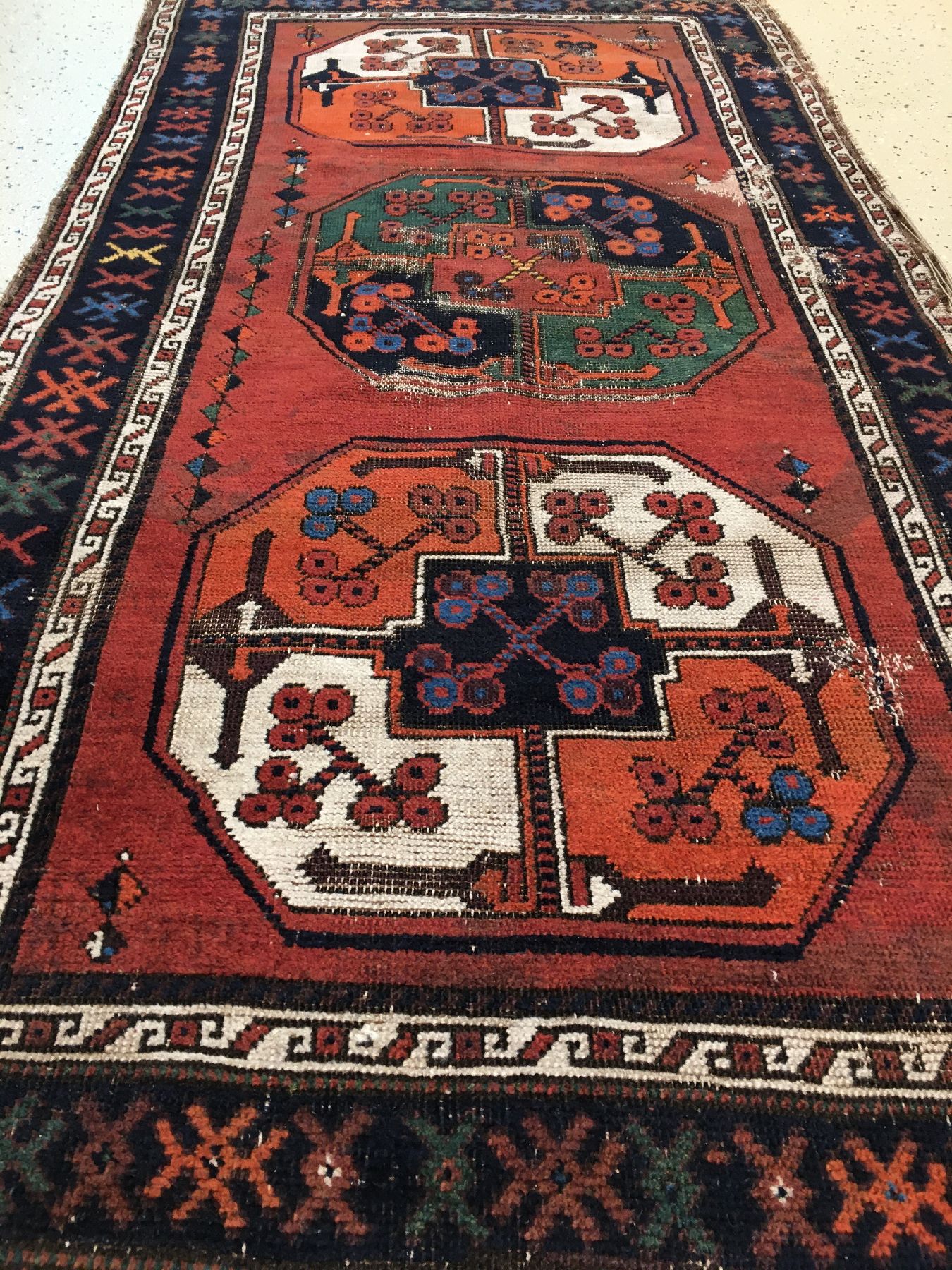 Detail c: Seltener Belutsch mit turkmenischen Einflüssen antik (Gülli Gül), Nordostpersien, 19.Jhd., Wolle geknüpft auf Wolle. Rarer kleiner und farbiger ...