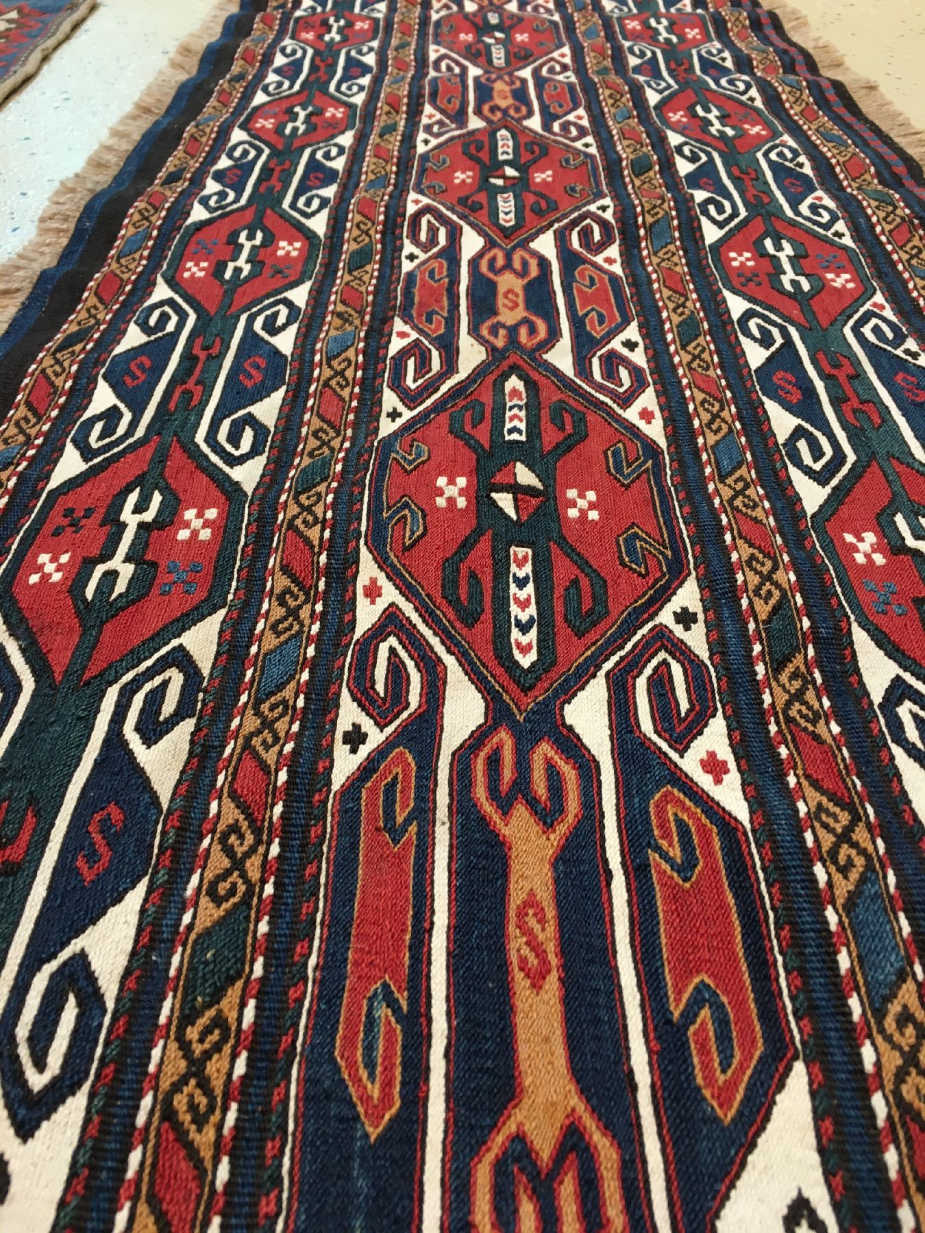 Detail f: (2 Lots) Schahsavan Sumakh "Mafrasch-Seiten" antik, Nordwestpersien, 19.Jhd., Wolle mit weißen Baumwoll-Highlights gewebt auf Wolle. Zwei ...