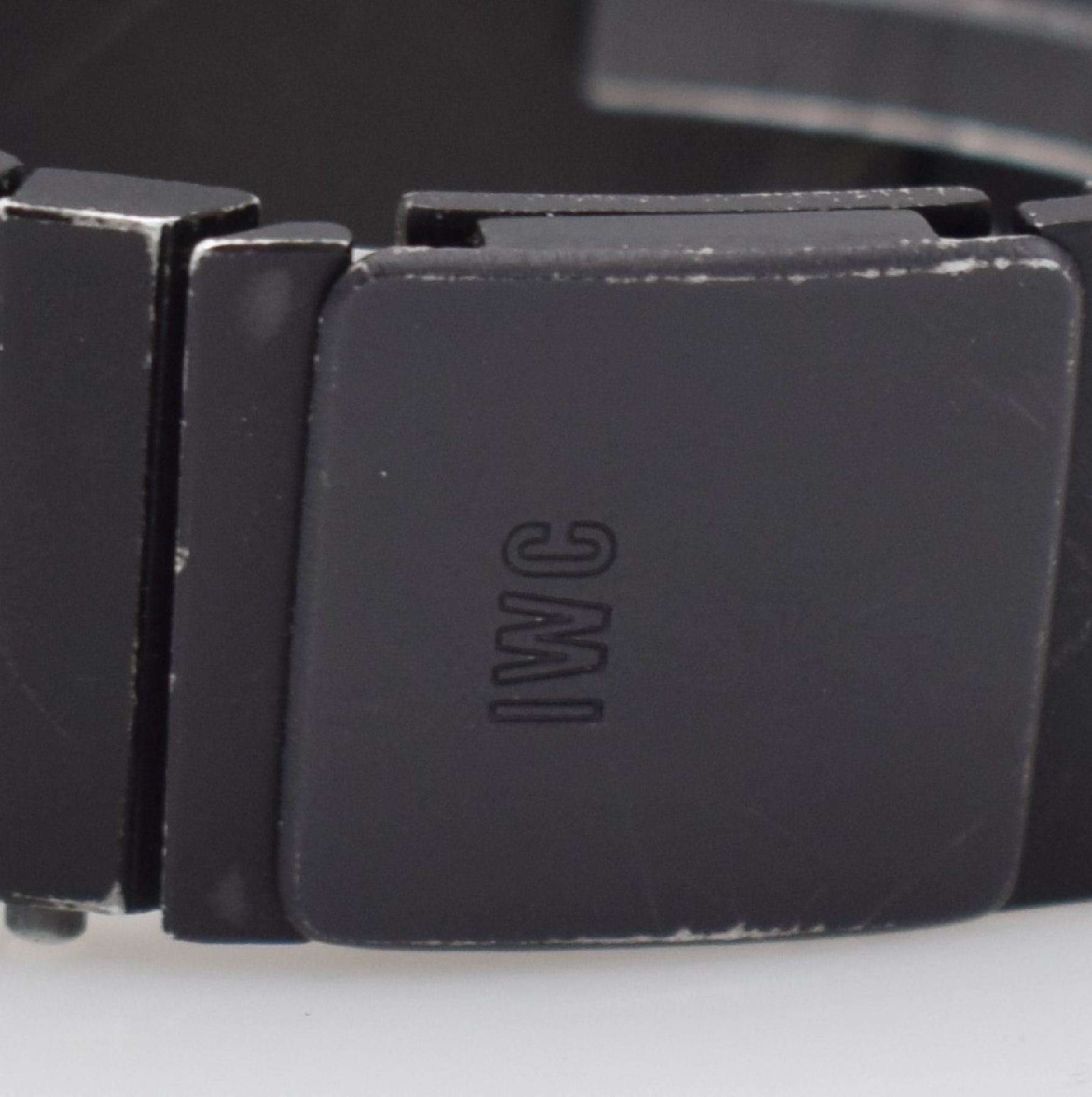 Detail d: IWC Porsche Design Herrenarmbanduhr mit Kompass, Schweiz um 1980, Automatik, Ref. 3510, aufklappbares, geschwärztes Aluminiumgeh. mit Kompass im ...