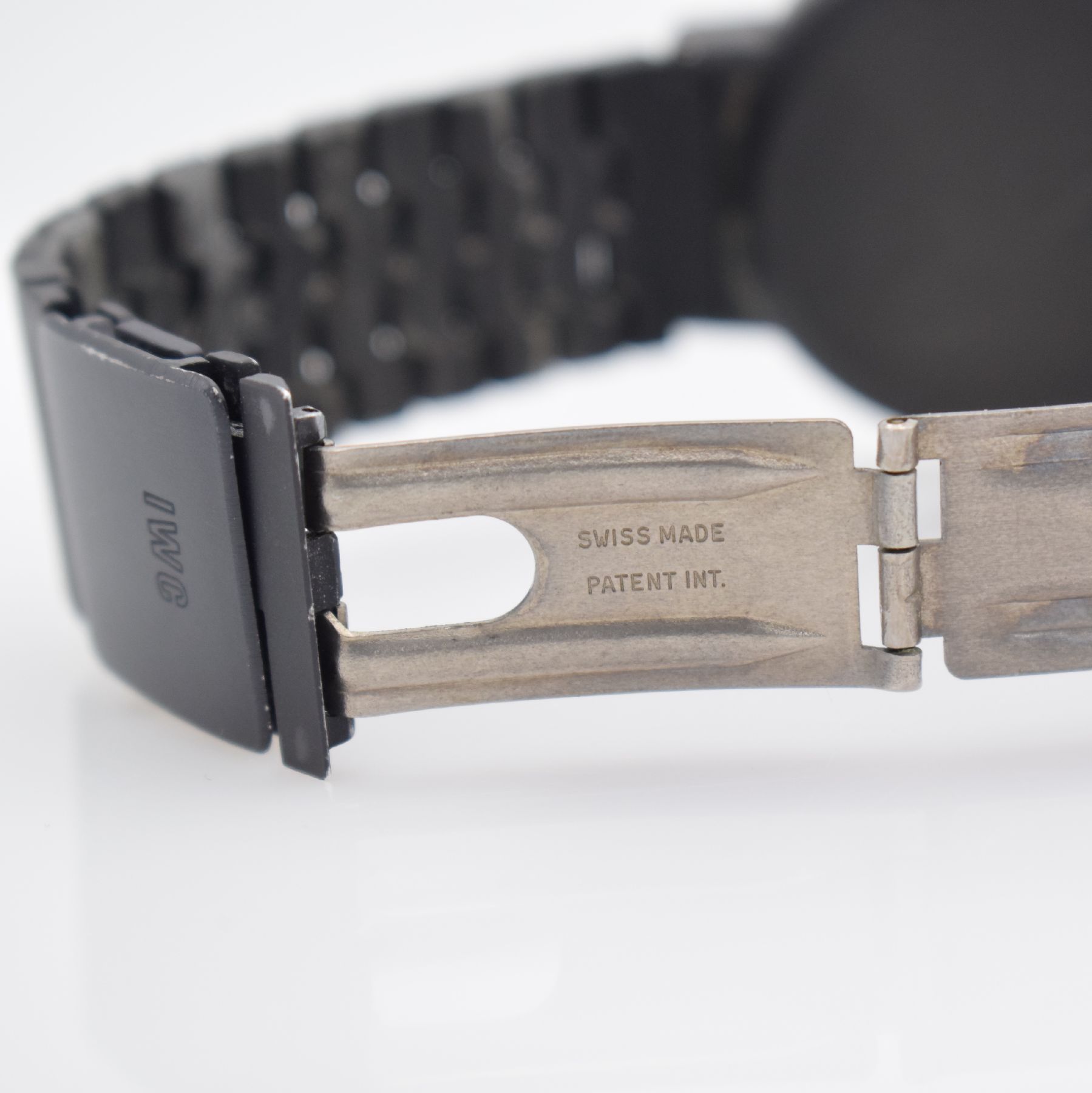 Detail g: IWC Porsche Design Herrenarmbanduhr mit Kompass, Schweiz um 1980, Automatik, Ref. 3510, aufklappbares, geschwärztes Aluminiumgeh. mit Kompass im ...