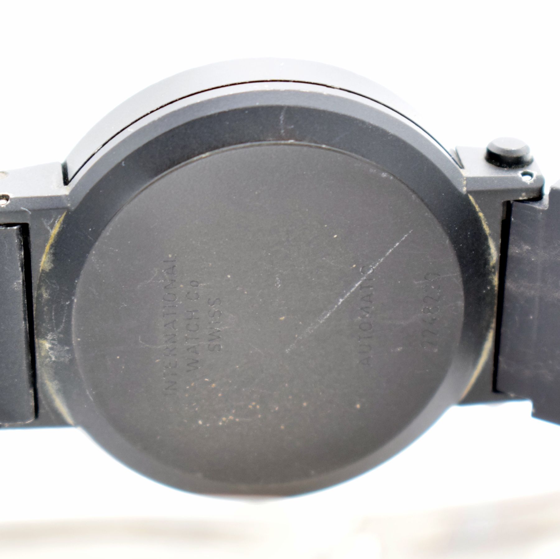 Detail h: IWC Porsche Design Herrenarmbanduhr mit Kompass, Schweiz um 1980, Automatik, Ref. 3510, aufklappbares, geschwärztes Aluminiumgeh. mit Kompass im ...