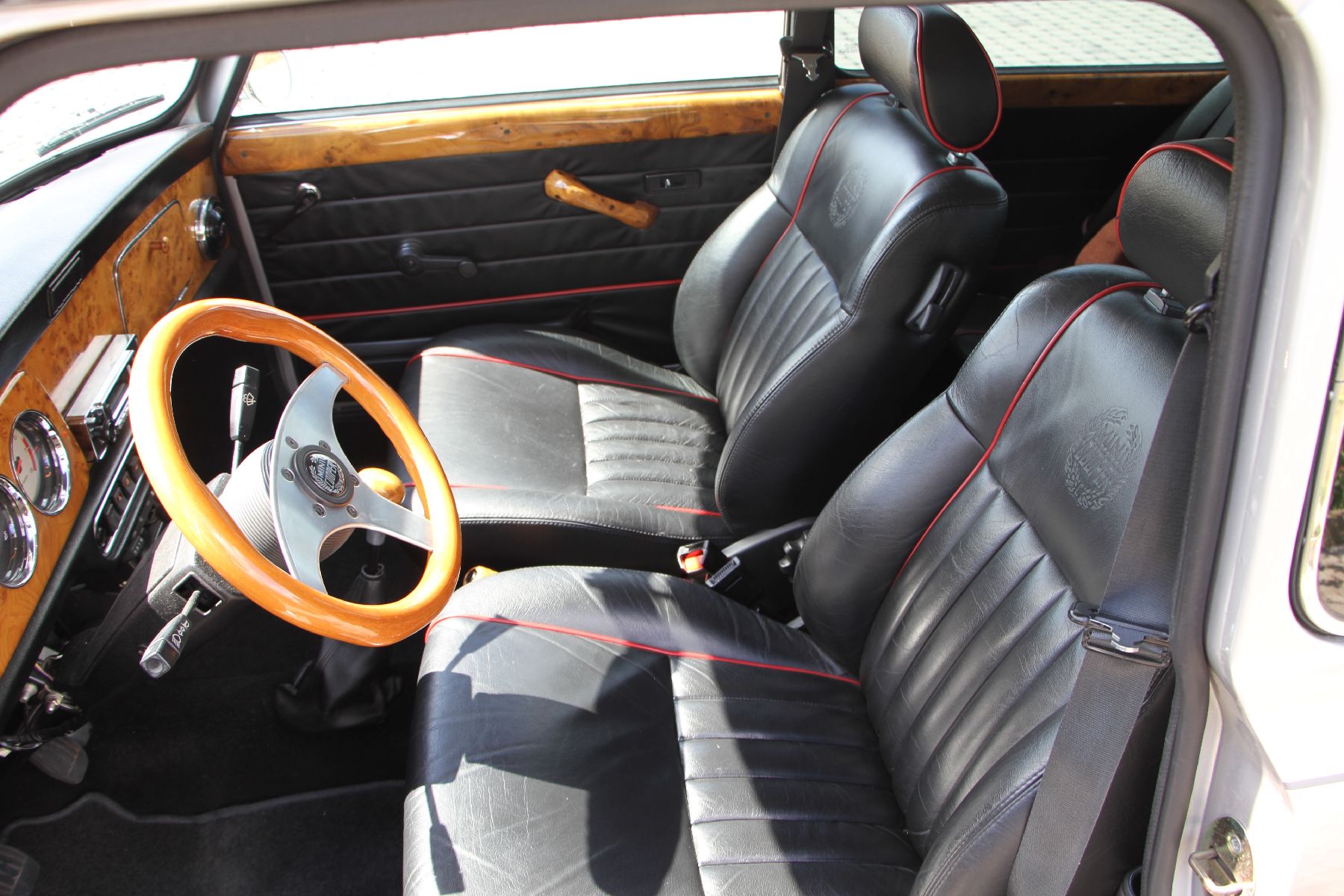 Detail e: Mini Cooper Silverbullet, limitierte Editionbegrenzt auf 400 Stück, Fahrgestellnummer: SAXXNNAYNBD116380, EZ 02/1996, 5. Hand, Laufleistung 100.435 ...