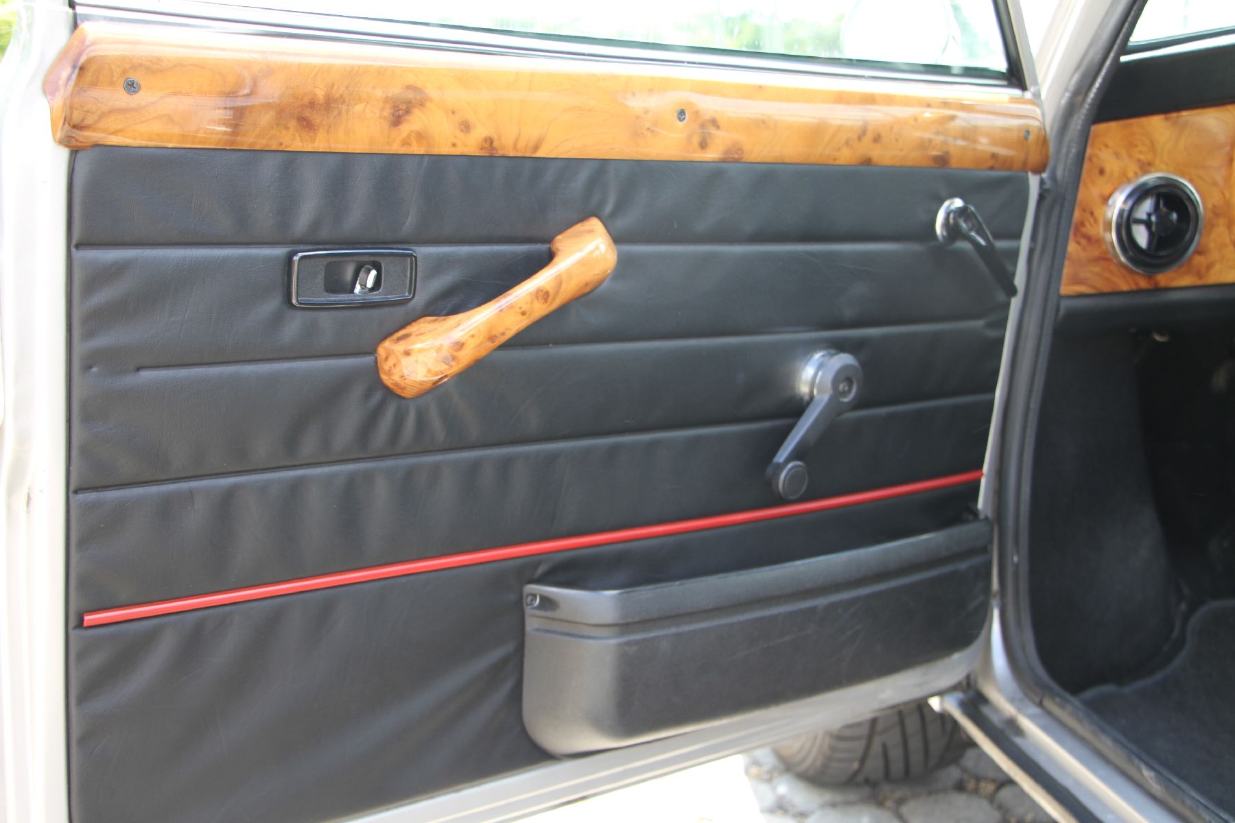 Detail f: Mini Cooper Silverbullet, limitierte Editionbegrenzt auf 400 Stück, Fahrgestellnummer: SAXXNNAYNBD116380, EZ 02/1996, 5. Hand, Laufleistung 100.435 ...