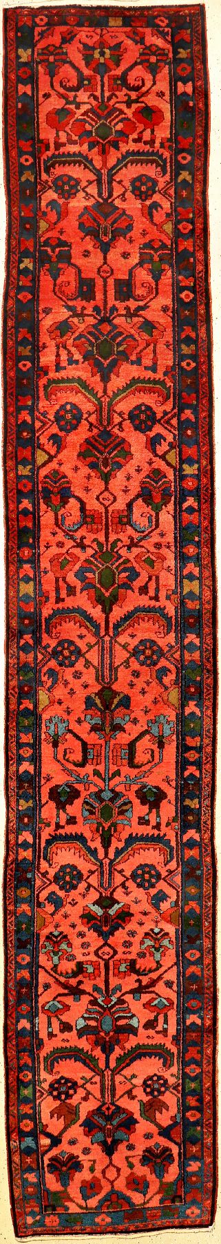 Feine Lilian "Galerie" antik, Westpersien, um 1900, Wolle geknüpft auf Baumwolle. Seltene Fünf-Meter lange Galerie aus Westpersien mit ...