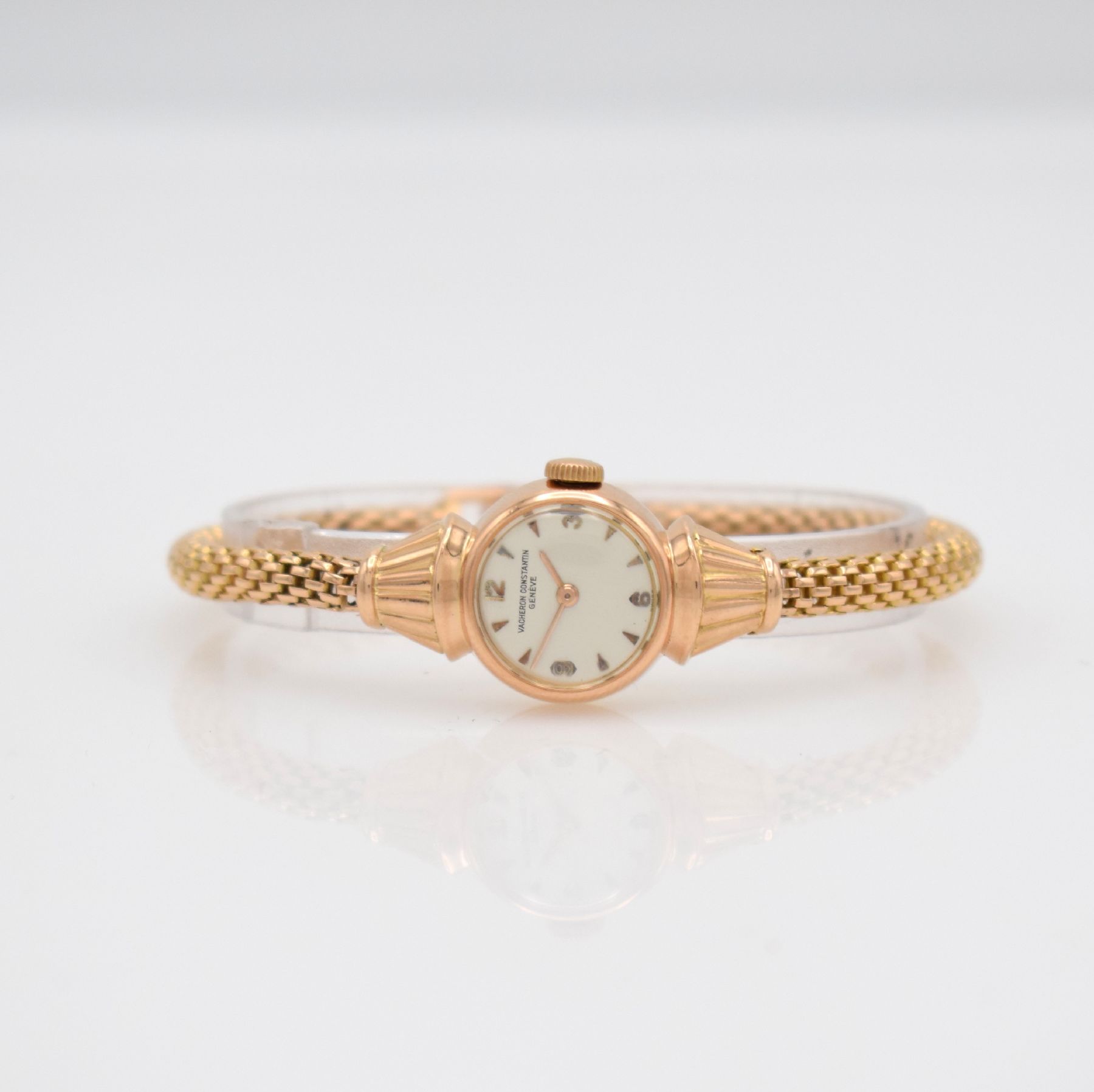 VACHERON CONSTANTIN feine Damenarmbanduhr in RG 750/000, Handaufzug, Schweiz um 1950, 2- teil. Geh., Boden aufgedr., integr. Flechtband, ...