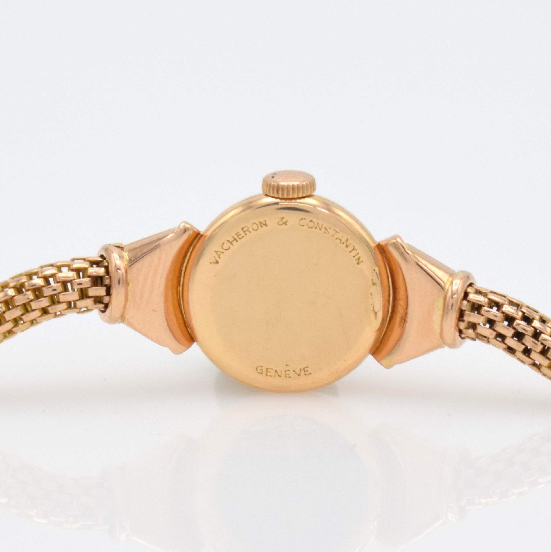 Detail c: VACHERON CONSTANTIN feine Damenarmbanduhr in RG 750/000, Handaufzug, Schweiz um 1950, 2- teil. Geh., Boden aufgedr., integr. Flechtband, ...