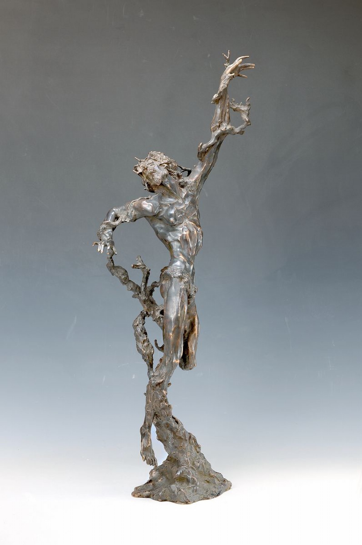 Mikhail Belov, geb. 1962 Leningrad, "Crucifixion", Bronze, ausdrucksvolle, Arbeit, am Sockel monogrammiert in kyrill. und num. 1/9, neue ...