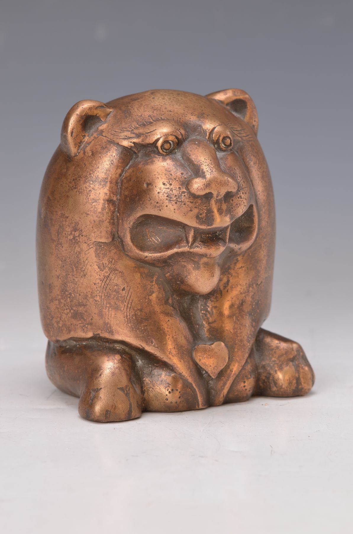Gernot Rumpf, geb. 1941 Kaiserslautern, Löwen-Tochter, Bronzeskulptur, signiert, monogr., ca. 20 x 16 cm, dat. AD 2003, bez. E.A., ein Teil aus der ...