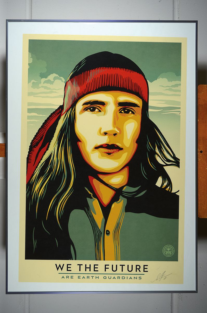 Detail k: Shepard Fairey, geb. 1970, aus der Serie "We The Furture" " Are Earth Guardians", Offsetlitho, handsigniert und dat. 18, 91 x 61 ...