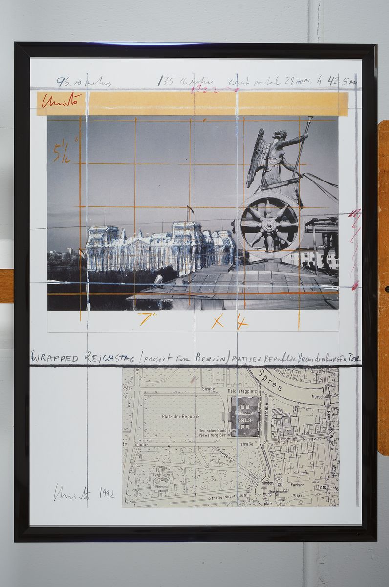 Detail k: Christo, 1935-2009, "Wrapped Reichstag". Projekt für Berlin, Farboffset, handsign., zwischen doppeltem Plexiglas gerahmt, gesamt ca. 74x54 ...