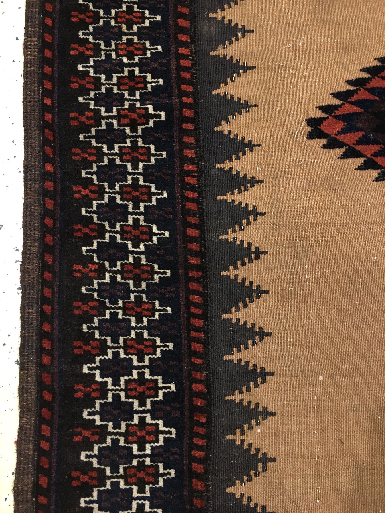 Detail e: Feine Belutsch "Sofreh" antik, Nordostpersien, Ende 19.Jhd., Kamelwolle Grund gewebt mit Ziegenhaar/Bordüren Geknüpft aus Wolle. Sehr ...