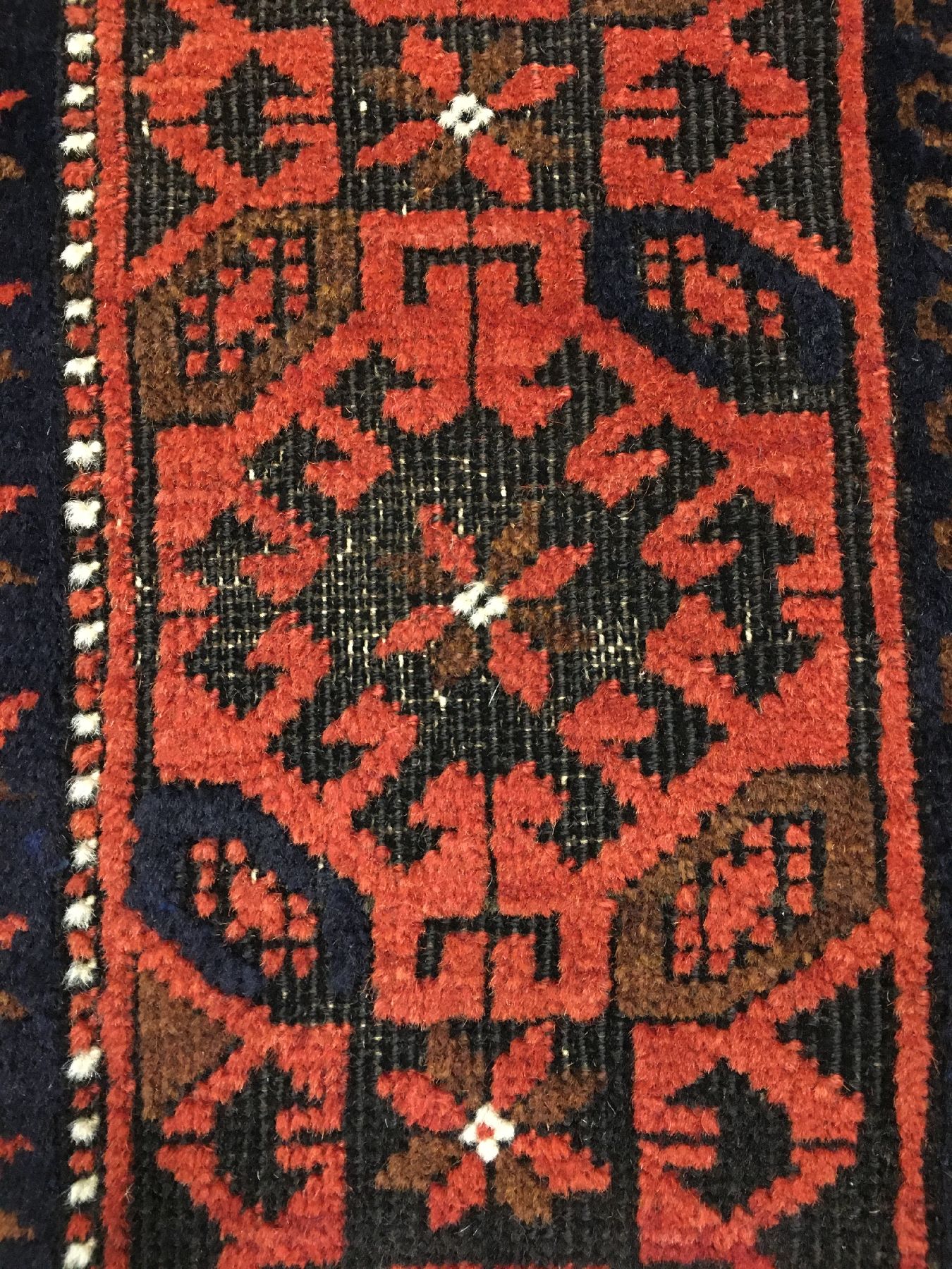 Detail g: Feiner Belutsch antik, Nordostpersien, 19.Jhd., Kamelwolle/Wolle geknüpft auf Wolle. Feiner Belutsch mit Stammestypischer Ornamentik, ca. 143 x 90 ...