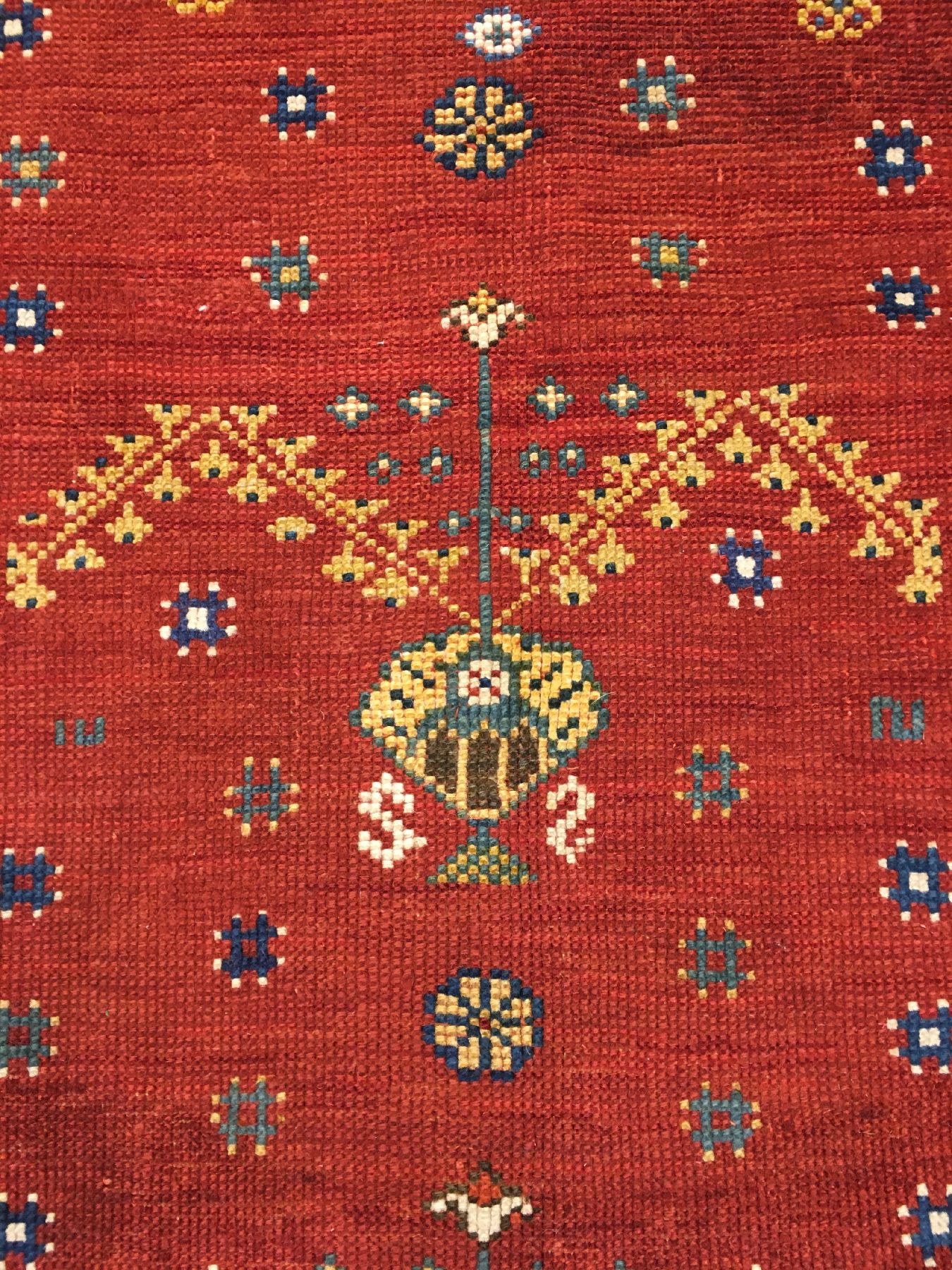 Detail d: Seltener Bergama antik, Nordwestanatolien, 19.Jhd., Wolle geknüpft auf Wolle. Einzigartiger Bergama mit osmanischer Nelkenbordüre und krapproten ...