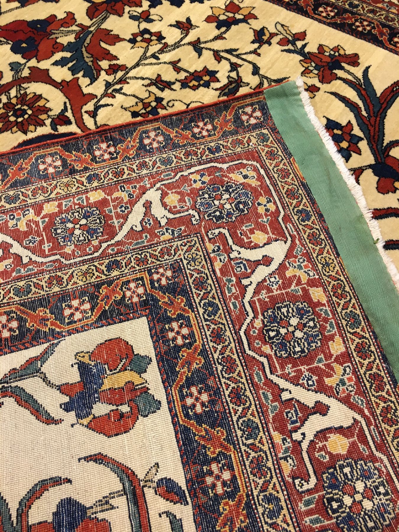 Detail h: Sehr feiner weißgrundiger Farahan antik, Westpersien, 19.Jhd., Korkwolle geknüpft auf Baumwolle. Eleganter Sarogh-Farahan mit kunstvollen und sehr ...