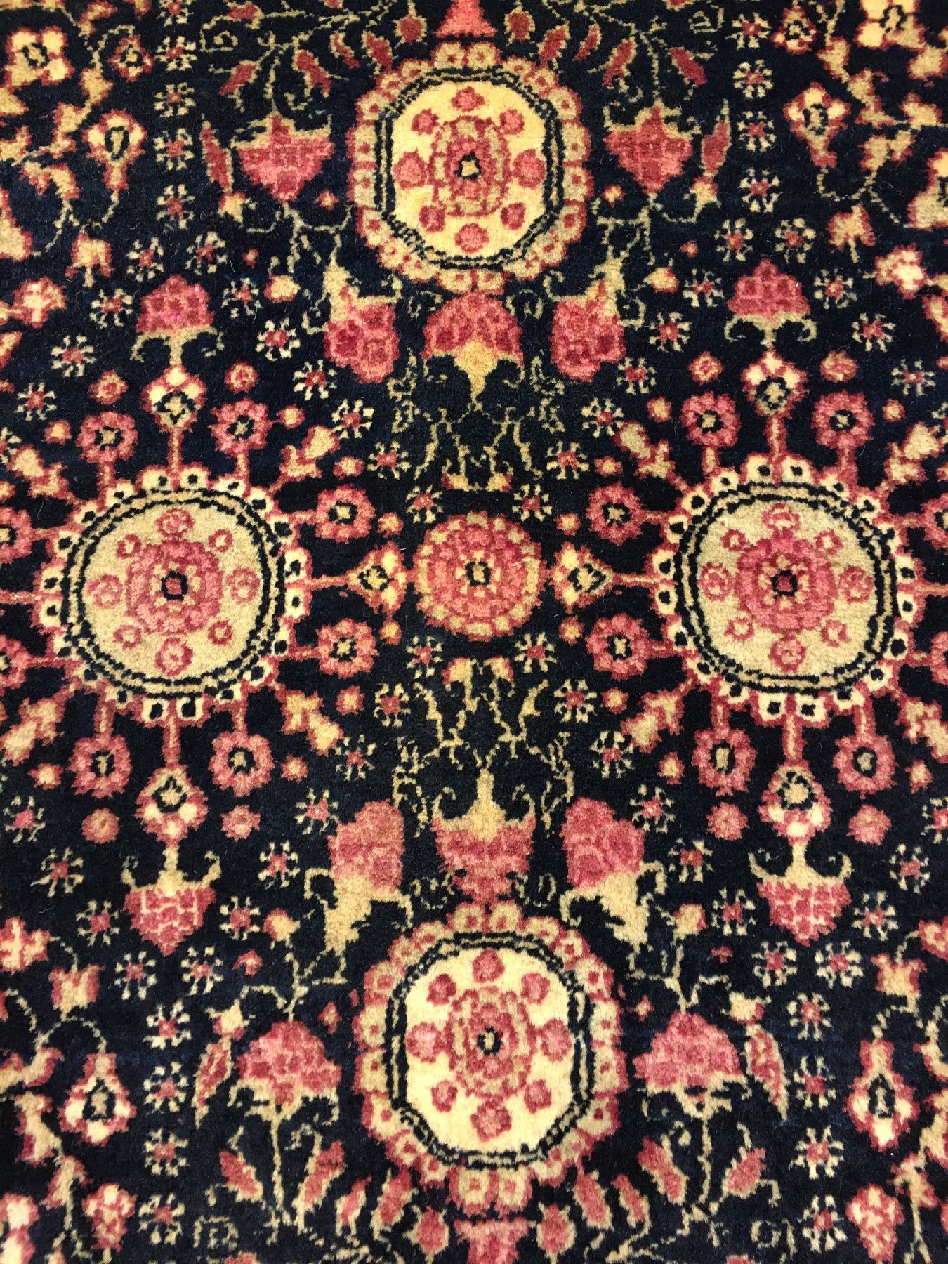 Detail d: Feiner Teheran antik (Zypressen), Zentralpersien, um 1900, Korkwolle geknüpft auf Baumwolle. Fein geknüpfte Teheran Brücke mit Zypressen Rapport ...