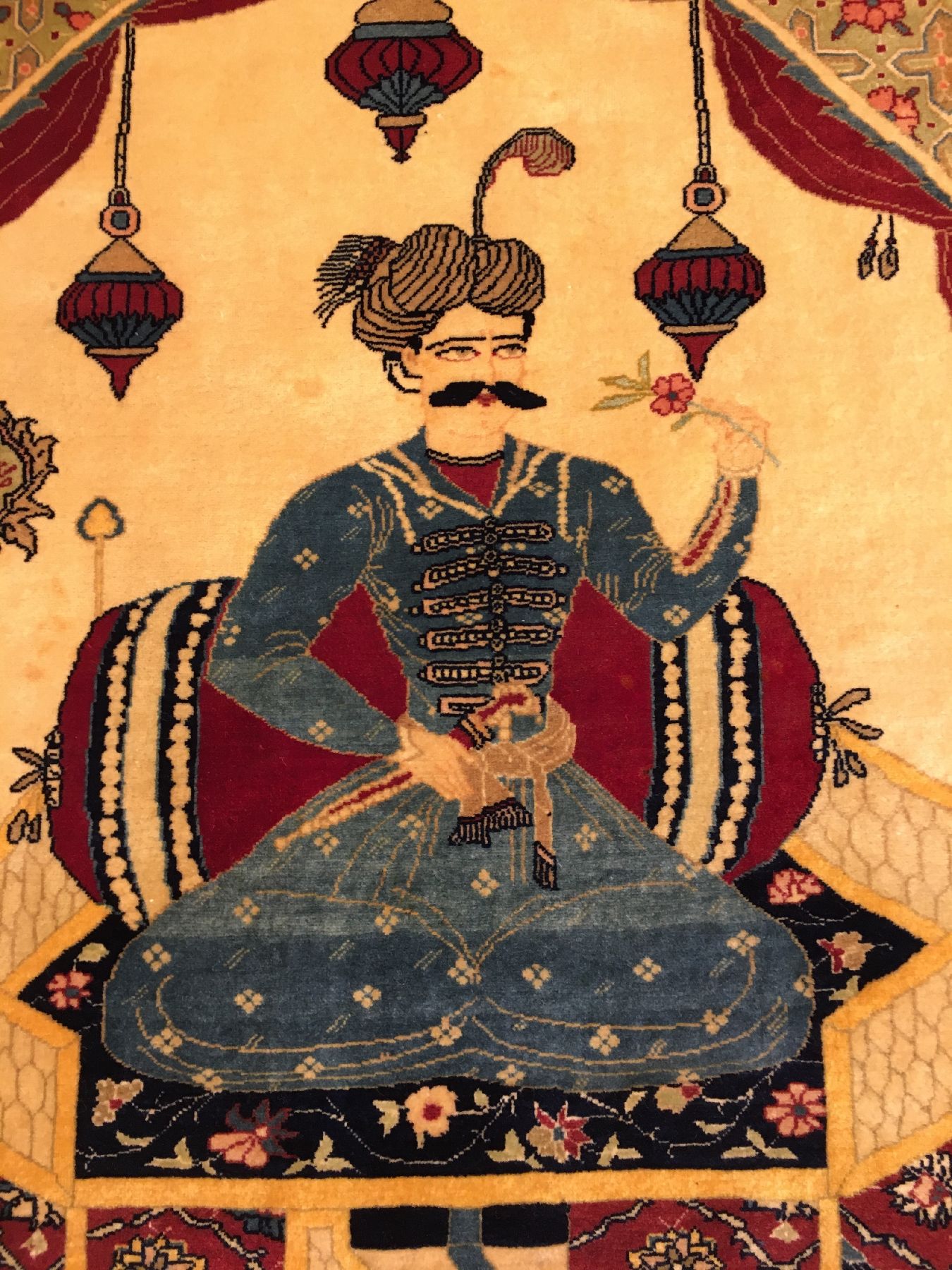 Detail c: Feiner Täbriz "Bildteppich" alt (Shah Abbas I.), Nordwestpersien, um 1930, Korkwolle geknüpft auf Baumwolle. Sehr feiner Bildteppich aus ...