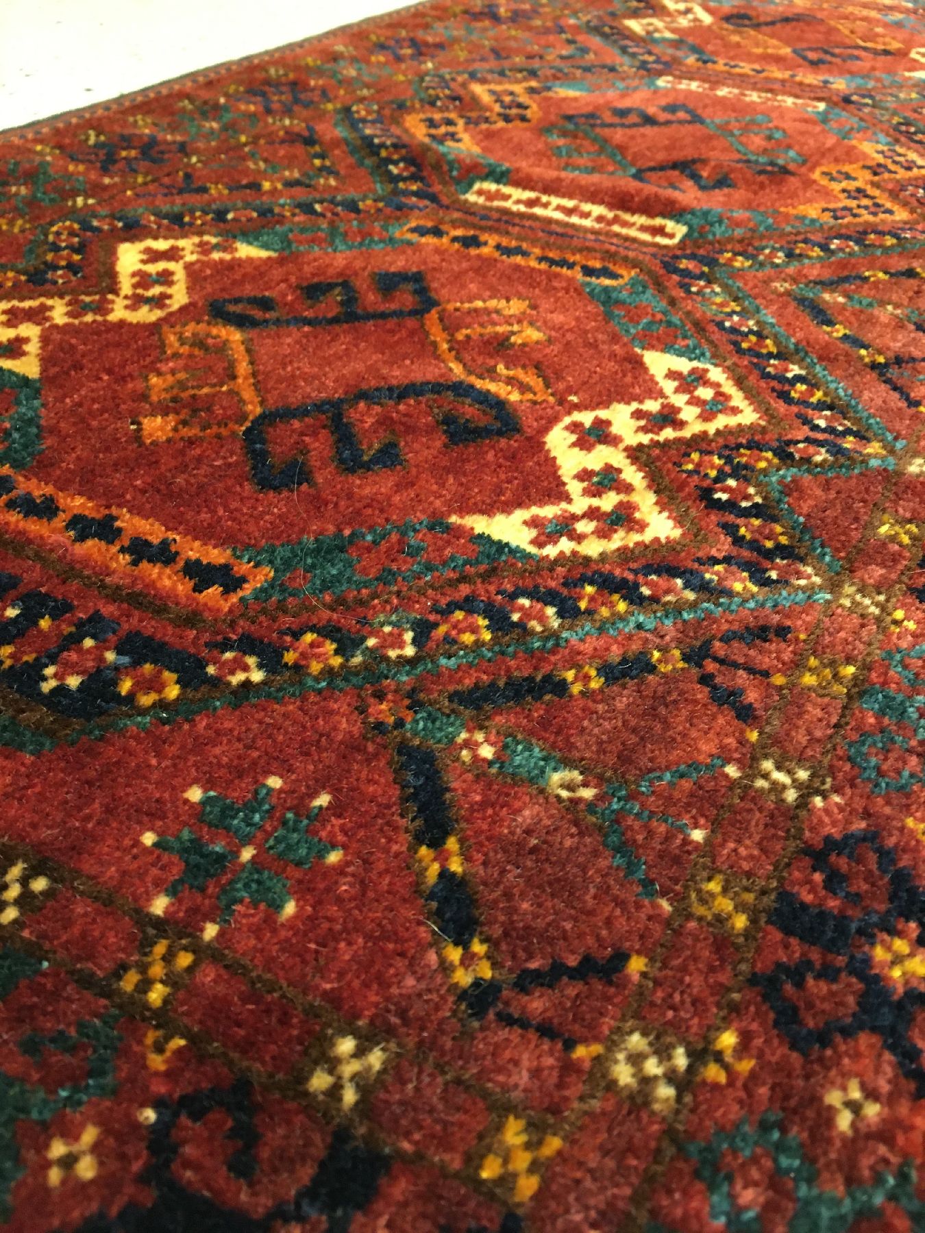 Detail b: Feine Ersari "Jollar" antik, Turkmenistan Amu-Darja, 19.Jhd., Wolle geknüpft auf Wolle. Großer Ersari Schmuckbehang mit sogenannten ...