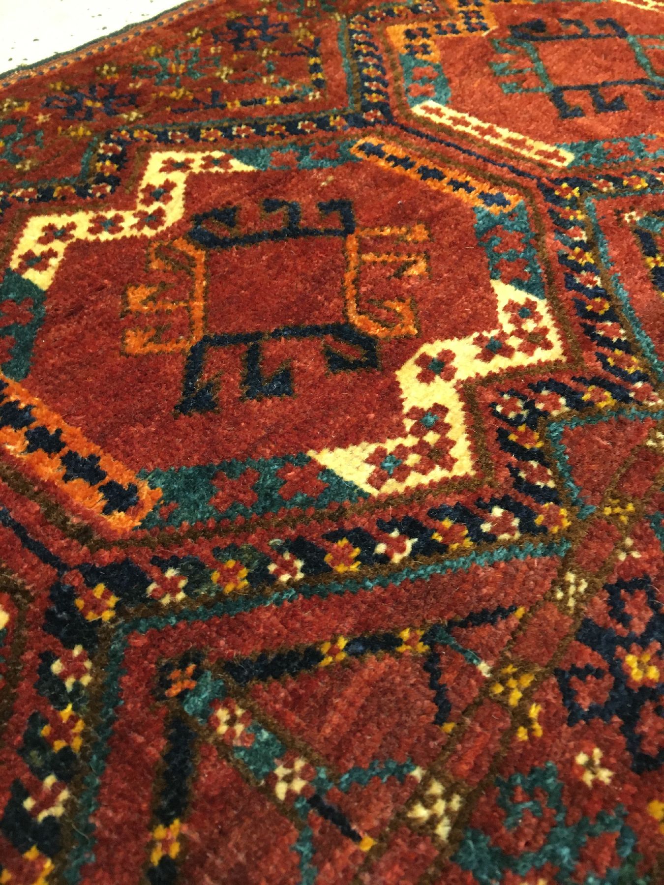 Detail d: Feine Ersari "Jollar" antik, Turkmenistan Amu-Darja, 19.Jhd., Wolle geknüpft auf Wolle. Großer Ersari Schmuckbehang mit sogenannten ...