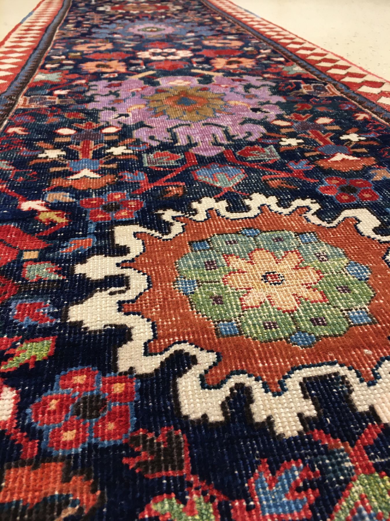 Detail f: Frühe Azeri "Galerie" antik, Nordwestpersien, um 1800, Wolle geknüpft auf Baumwolle. Sehr seltene und frühe Azeri Galerie mit Palmetten ...