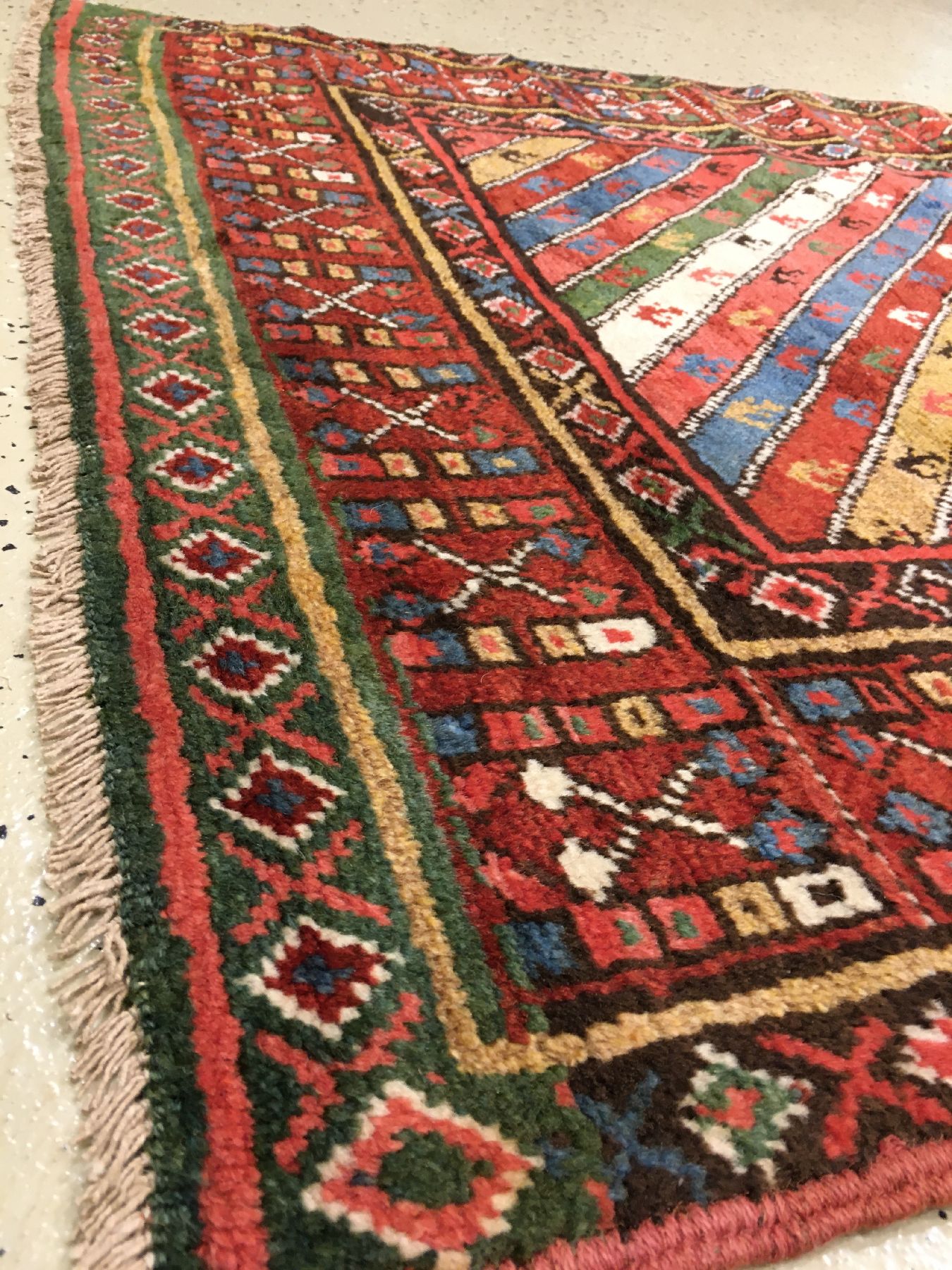 Detail g: Kurdische "Galerie" antik, Nordwestpersien, 19.Jhd., Wolle geknüpft auf Baumwolle. Seltener kurdischer Teppich mit bunt gestreiften Feld ...