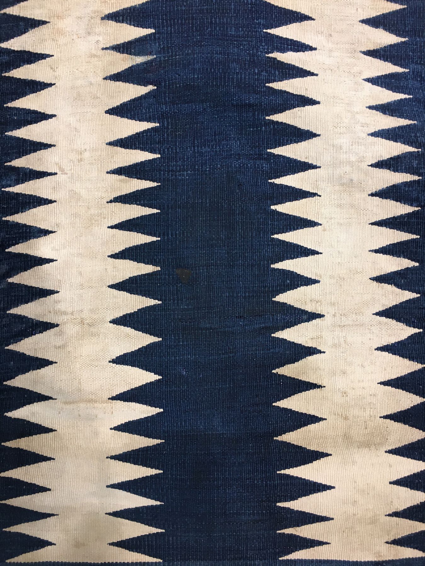 Detail f: Sehr feine Azeri "Khordjin" antik, Südkaukasus Azerbaijan, Datiert 1911, indigoblaue Wolle und weiße Baumwolle gewebt auf Wolle/mit ...