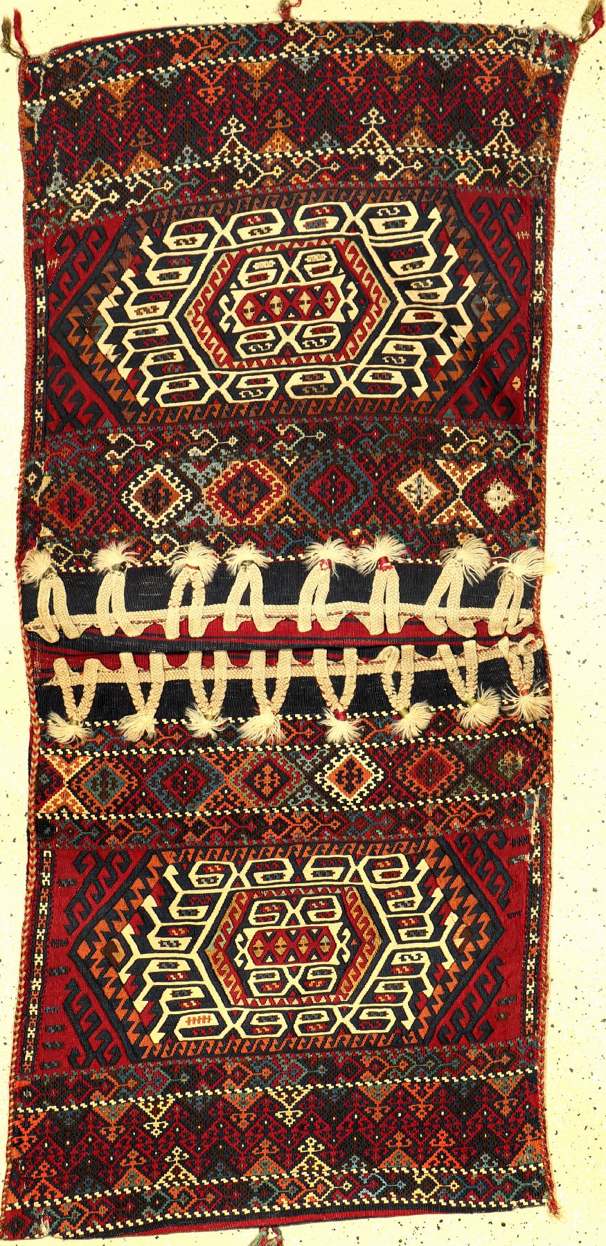 Feiner Malatya-Kelim "Heybe" antik (Mit Metall-Highlights), Ostanatolien, 19.Jhd., Wolle mit weißen Baumwoll und Metall-Highlights gewebt ...