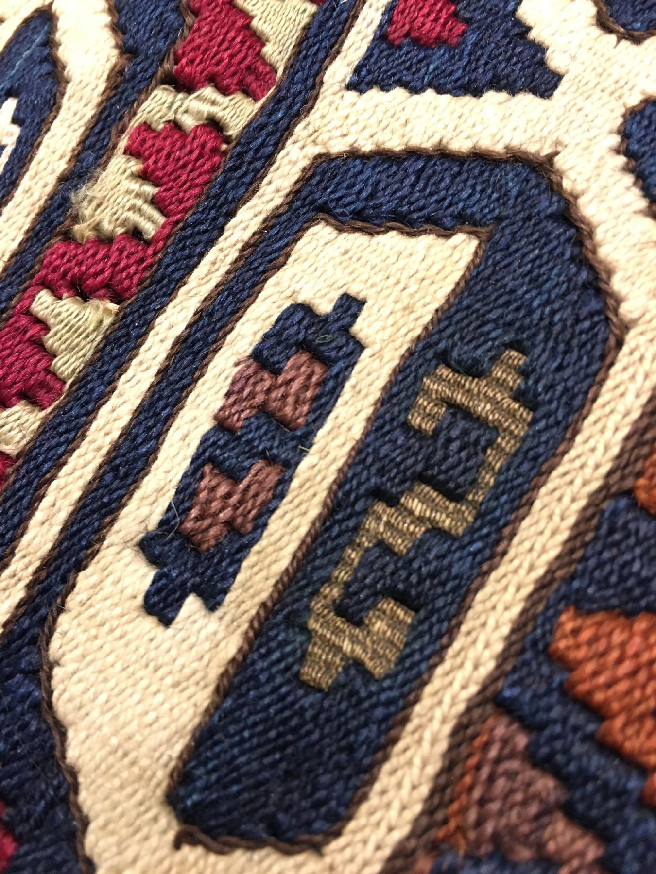 Detail e: Feiner Malatya-Kelim "Heybe" antik (Mit Metall-Highlights), Ostanatolien, 19.Jhd., Wolle mit weißen Baumwoll und Metall-Highlights gewebt ...