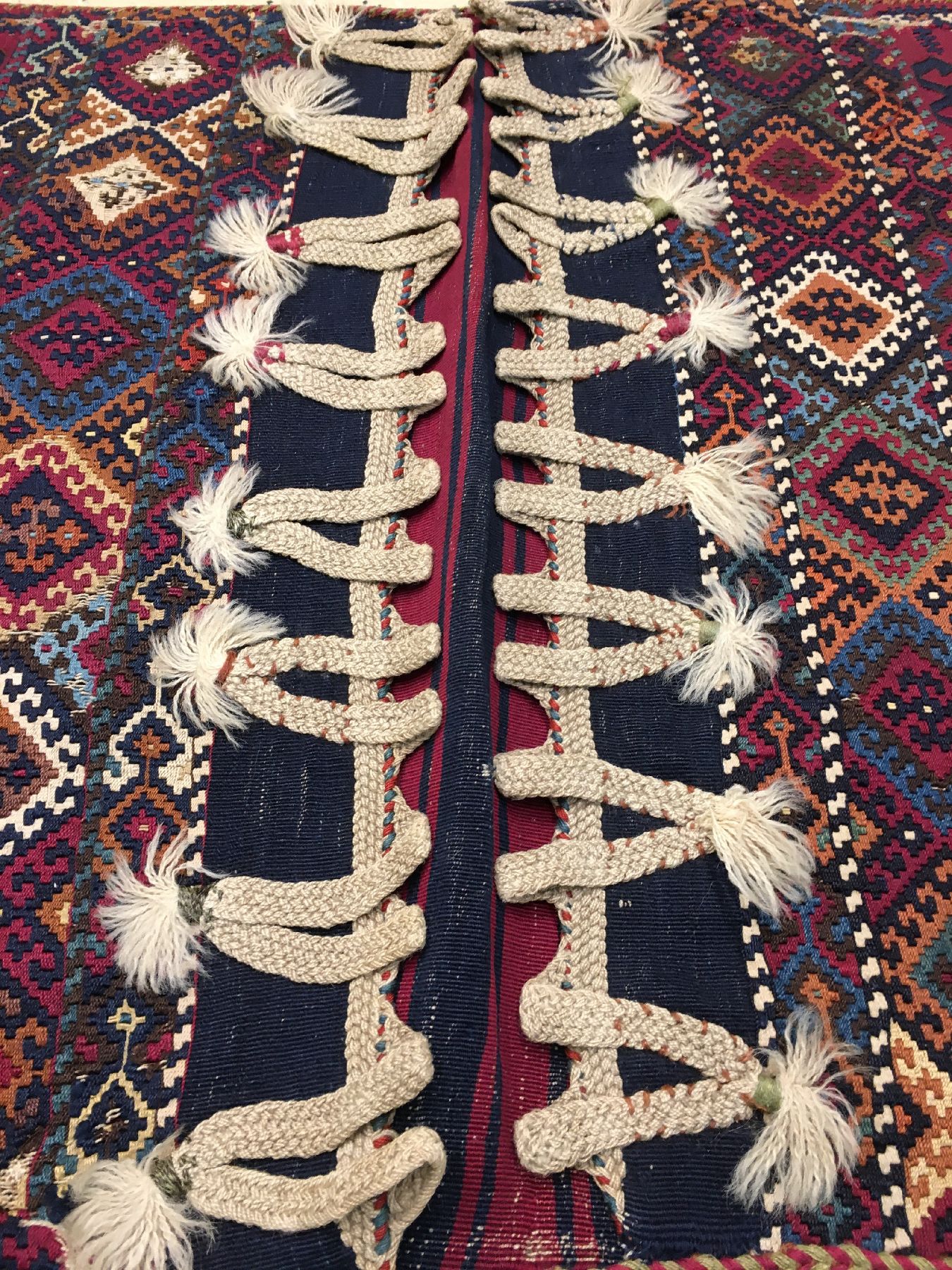 Detail f: Feiner Malatya-Kelim "Heybe" antik (Mit Metall-Highlights), Ostanatolien, 19.Jhd., Wolle mit weißen Baumwoll und Metall-Highlights gewebt ...