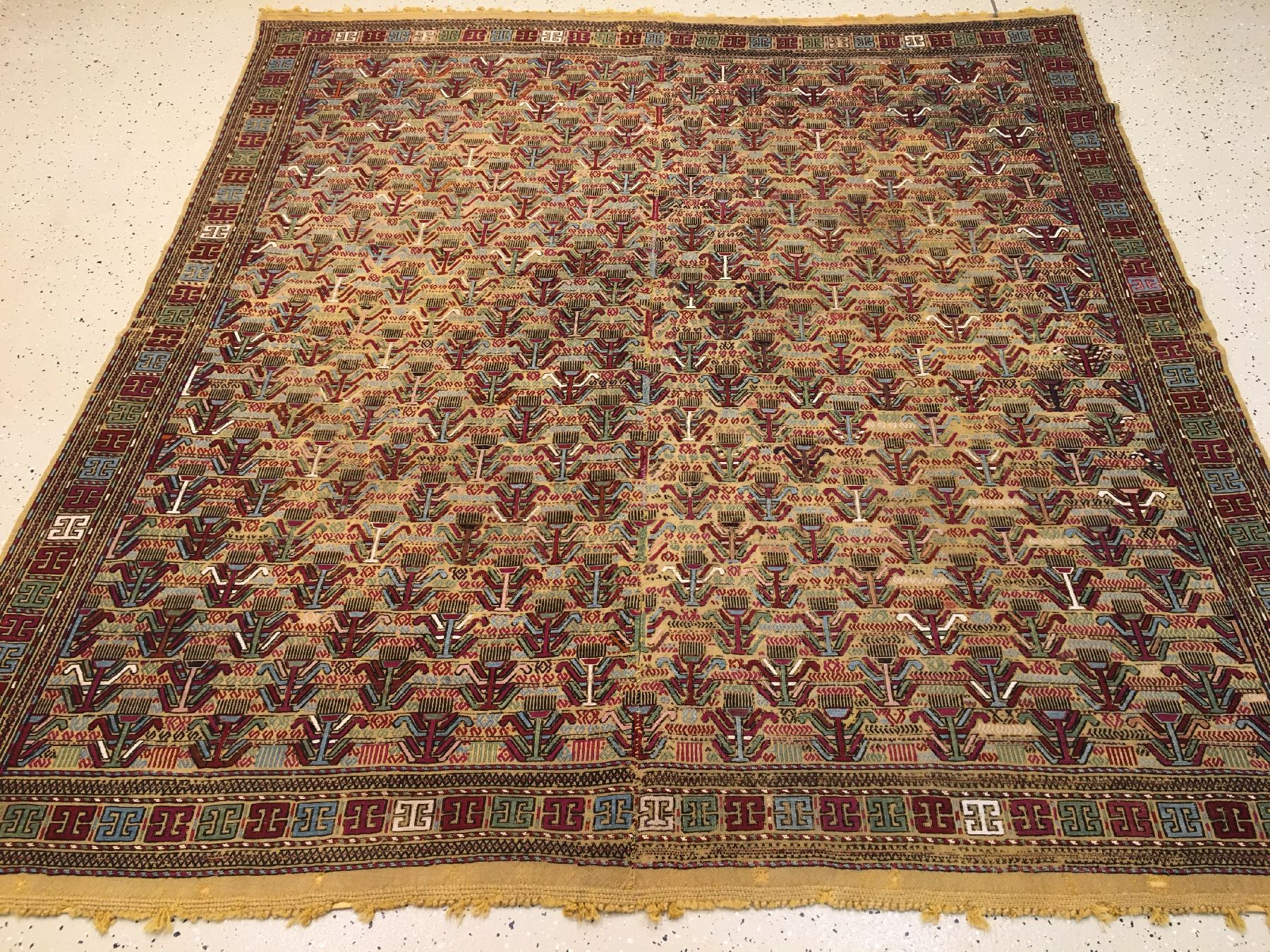 Detail a: Gelbgrundige feine Azeri "Verneh" antik, Südkaukasus Azerbaijan, 19.Jhd., Wolle mit weißen Baumwoll-Highlights gewebt auf Wolle. ...