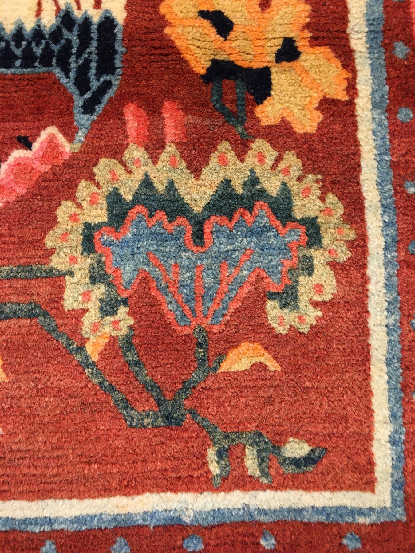Detail d: Schigatse "Jabuye" alt (Storch), Südtibet, um 1920, Wolle geknüpft auf Wolle. Seltene tibetsiche Jabuye gefertigt für Zeremonialzwecke. ...